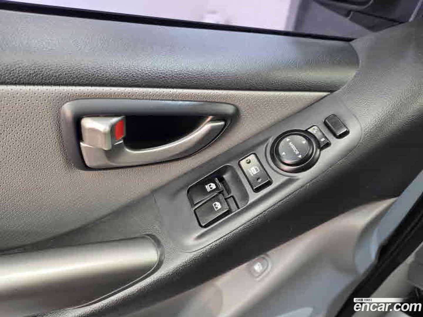 Starex Hyundai 2019.6-OPTION-018