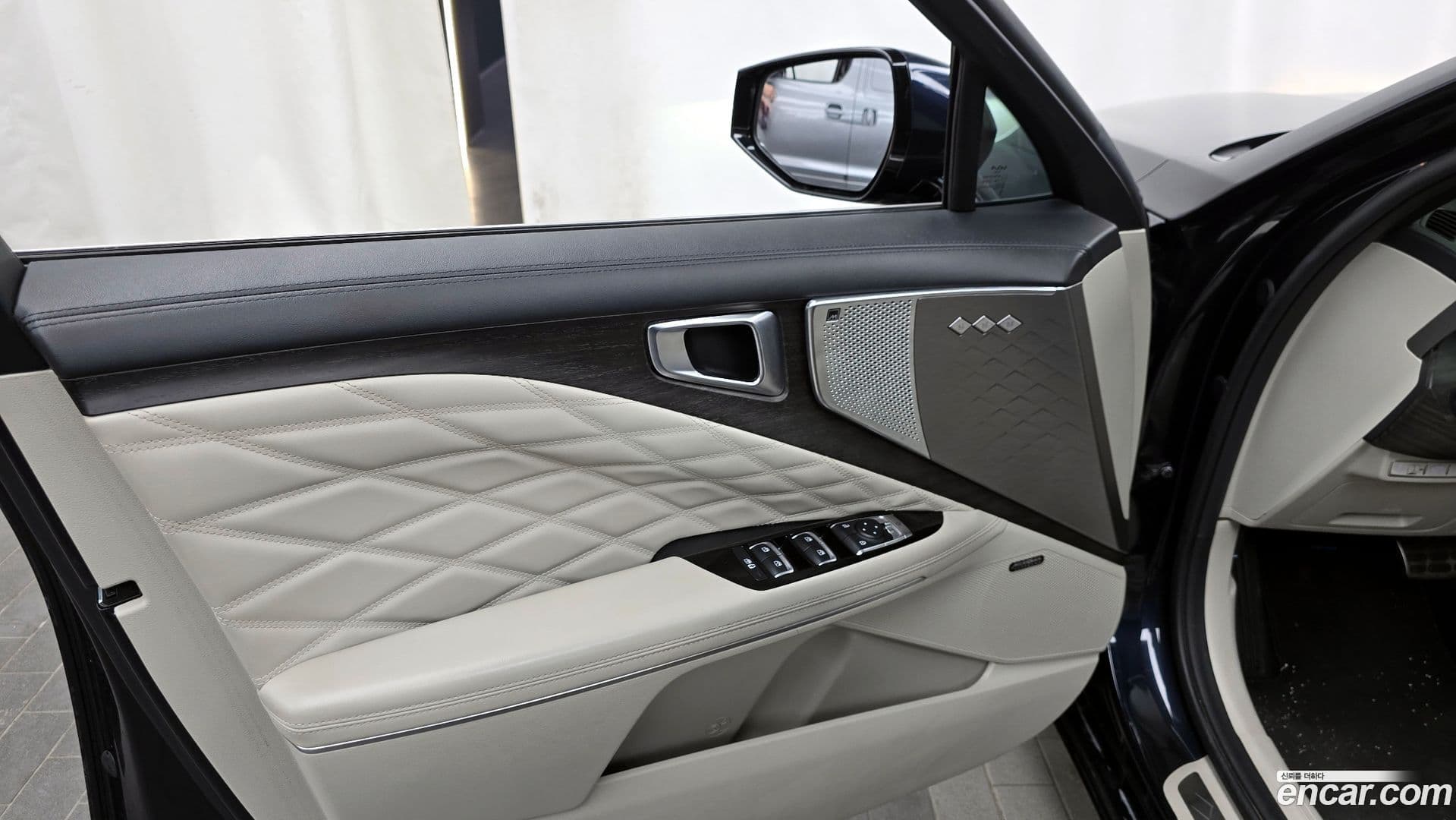 Main__Slider__Photo:K8 Kia 2021.10-23