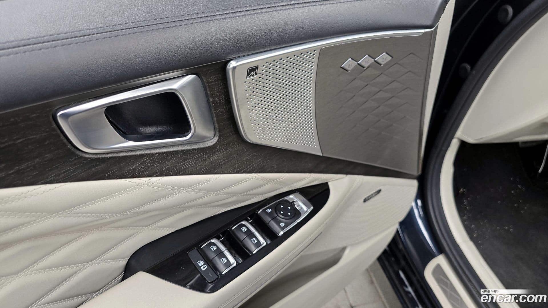 Main__Slider__Photo:K8 Kia 2021.10-28