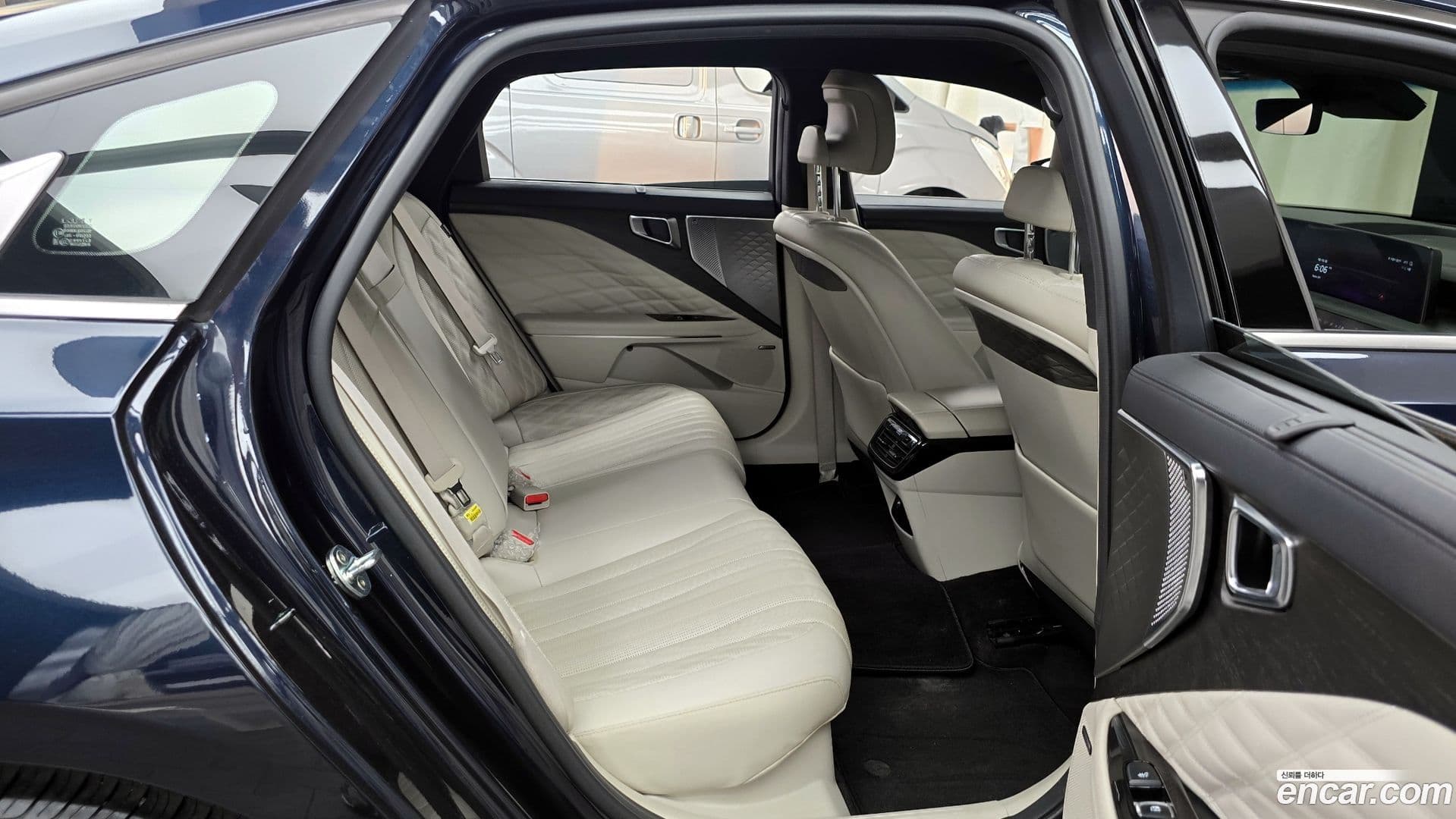 Main__Slider__Photo:K8 Kia 2021.10-31