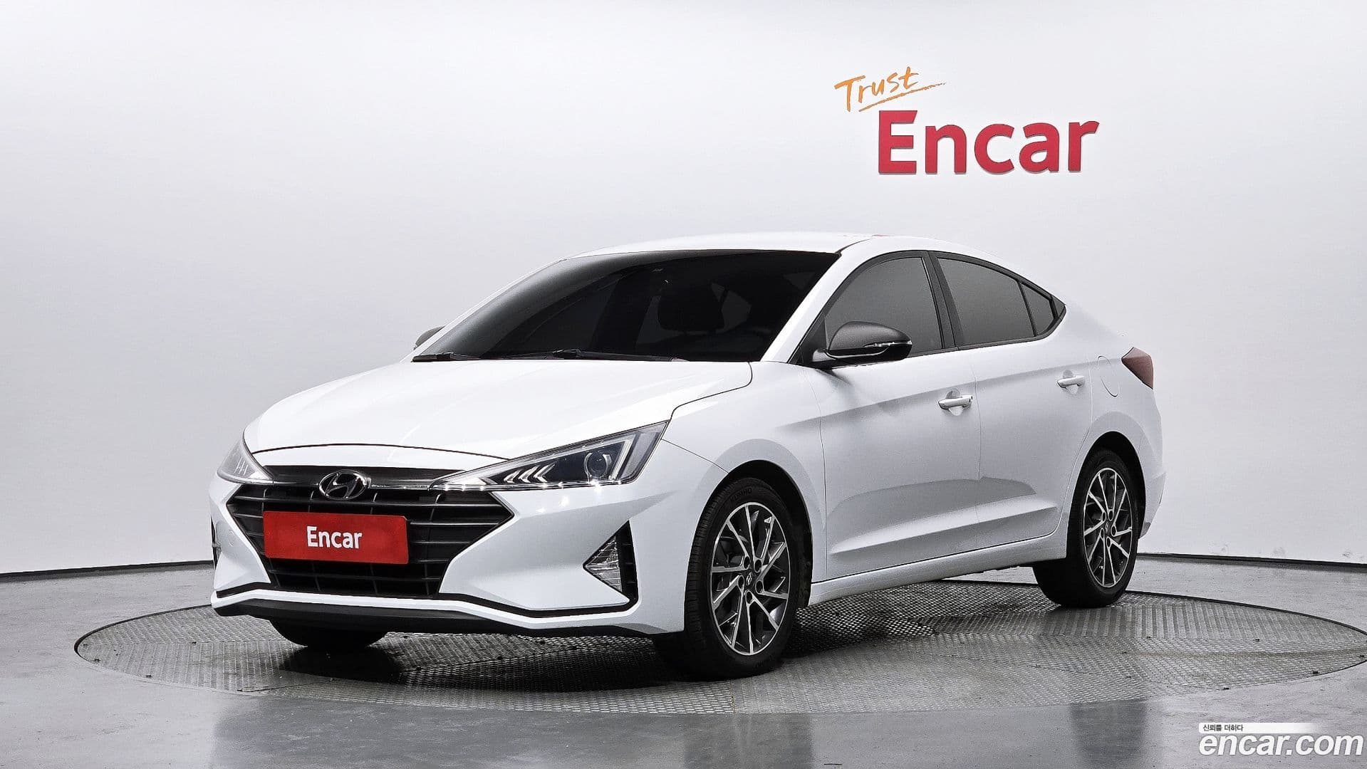 Main__Slider__Photo:AVANTE Hyundai 2019.6-0