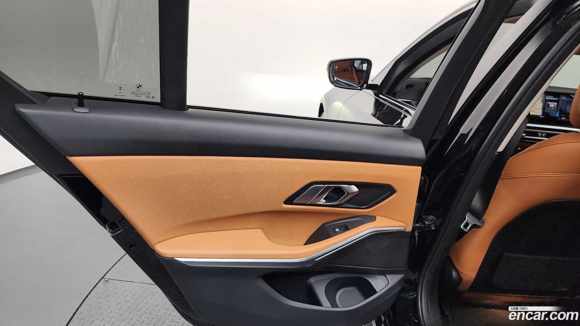 3-Series BMW 2022.10-INNER-035
