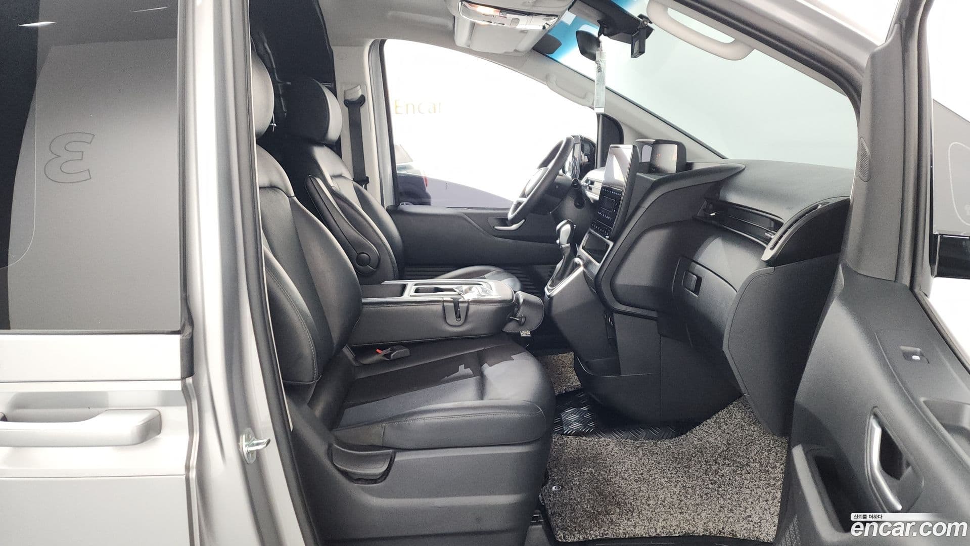 Main__Slider__Photo:Staria Hyundai 2022.8-10