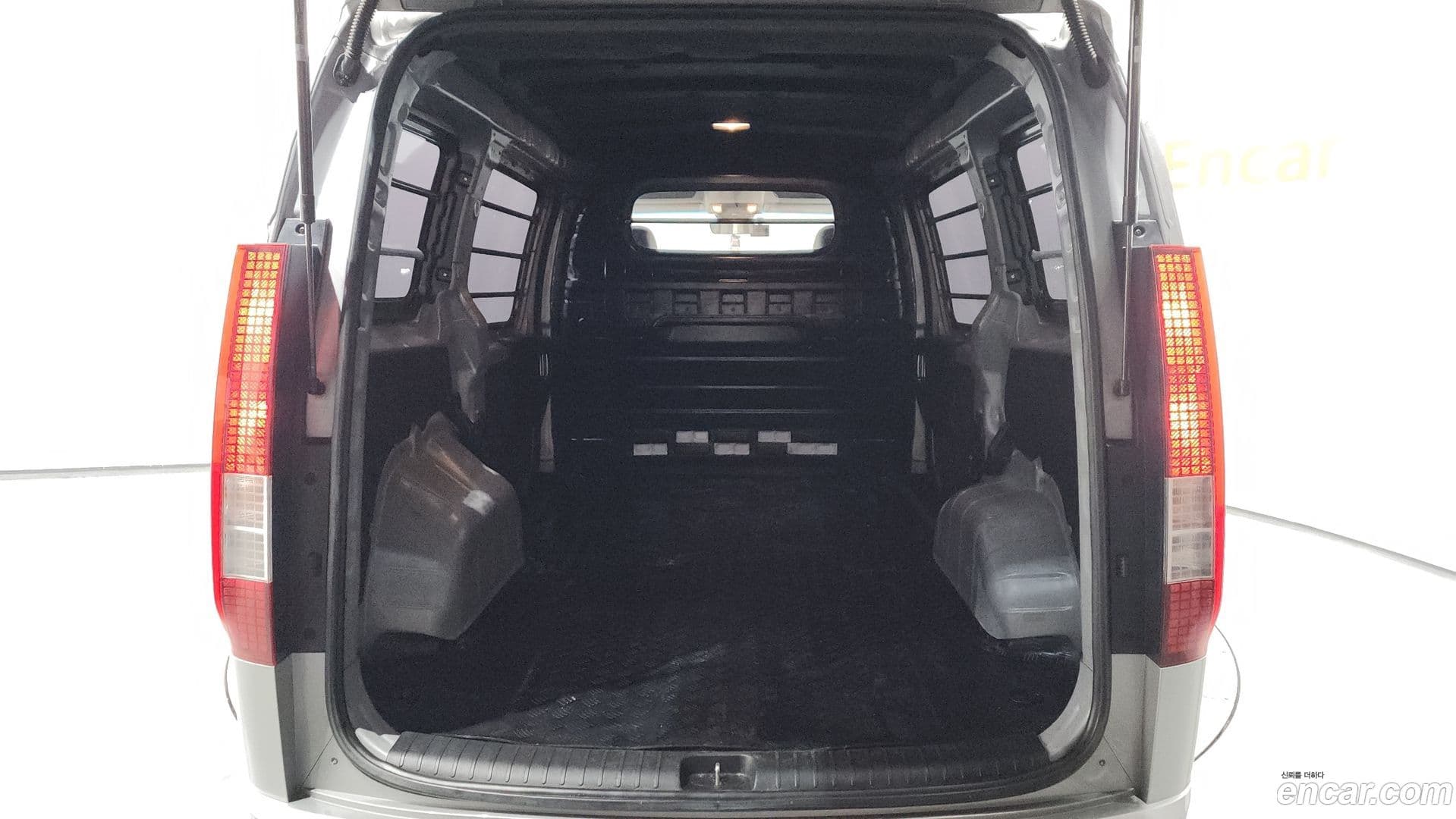 Main__Slider__Photo:Staria Hyundai 2022.8-19