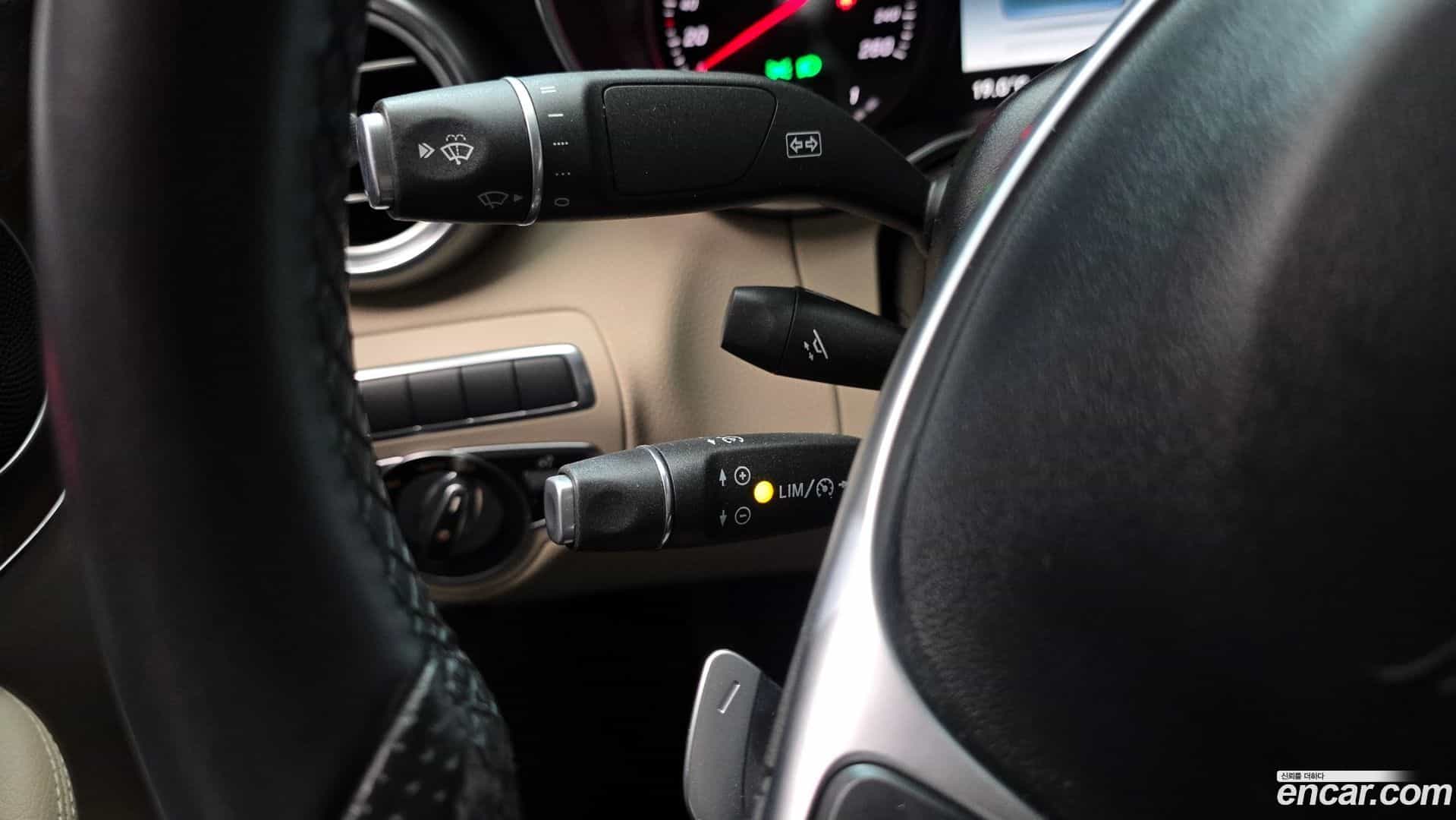 C-Class Mercedes-Benz 2018.3-OPTION-023