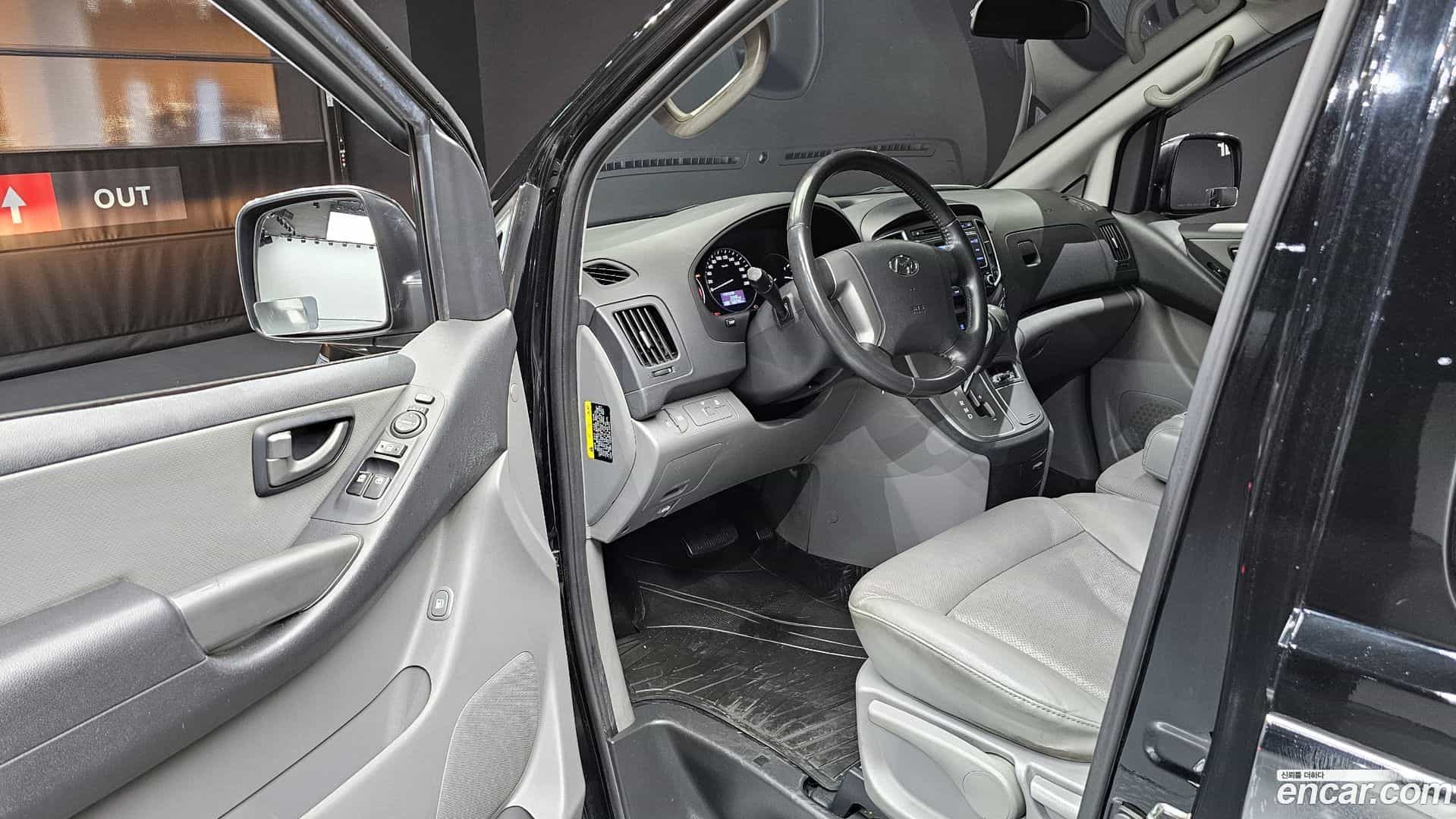 Starex Hyundai 2018.2-INNER-010
