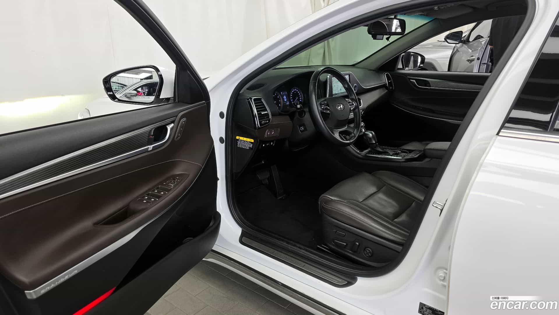 Grandeur Hyundai 2017.9-INNER-010