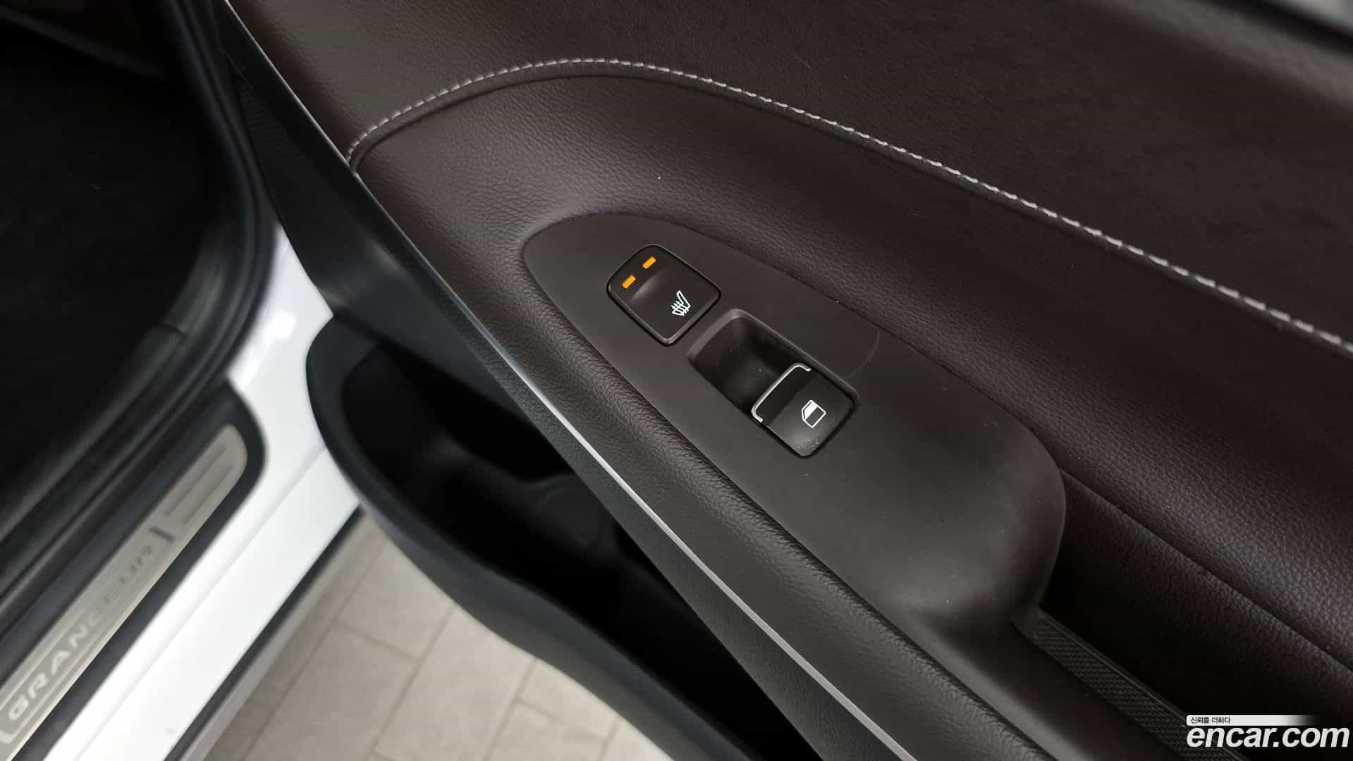 Grandeur Hyundai 2017.9-OPTION-023