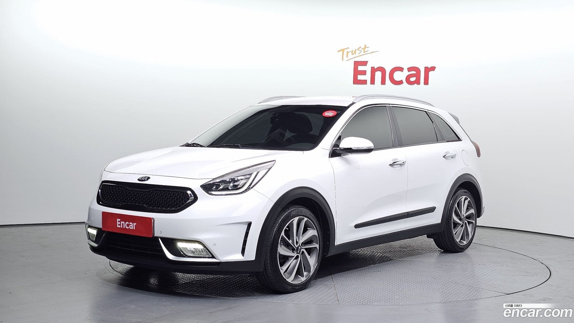 Main__Slider__Photo:Niro Kia 2018.5-0