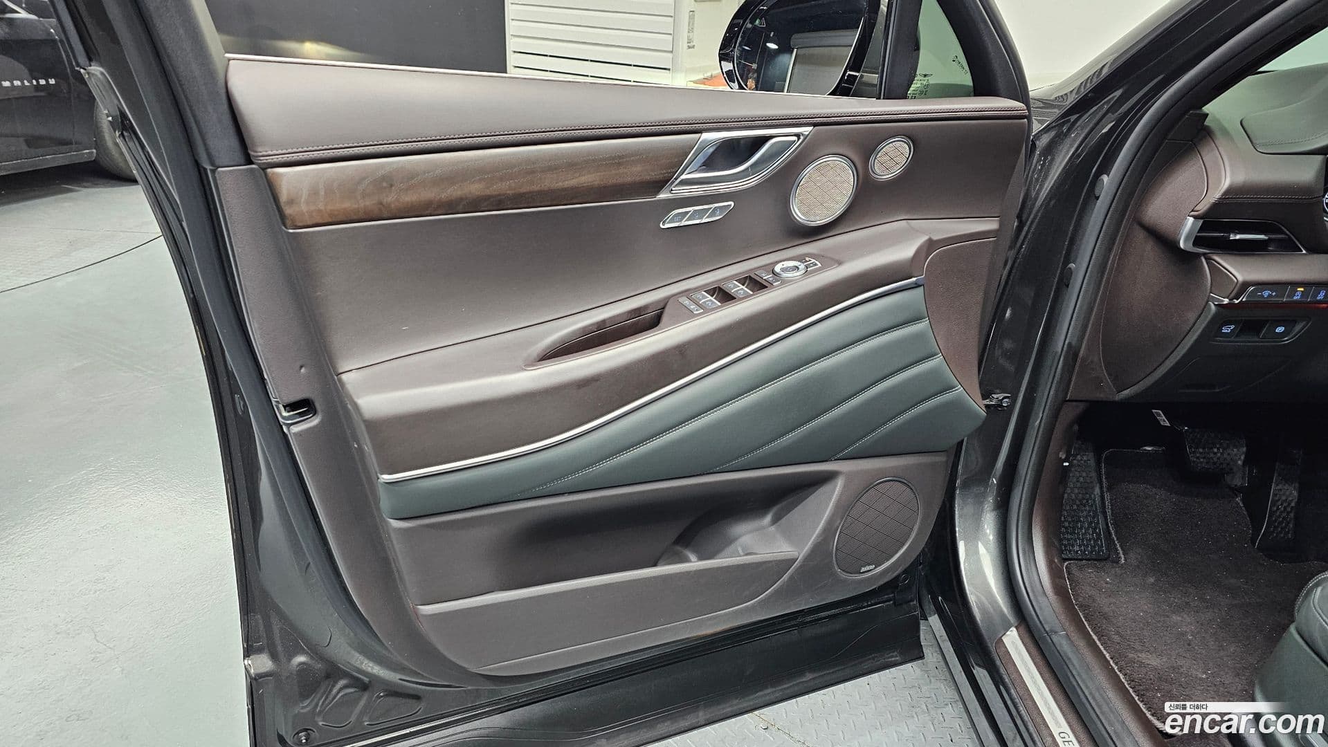 Main__Slider__Photo:GV80 Genesis 2023.9-23