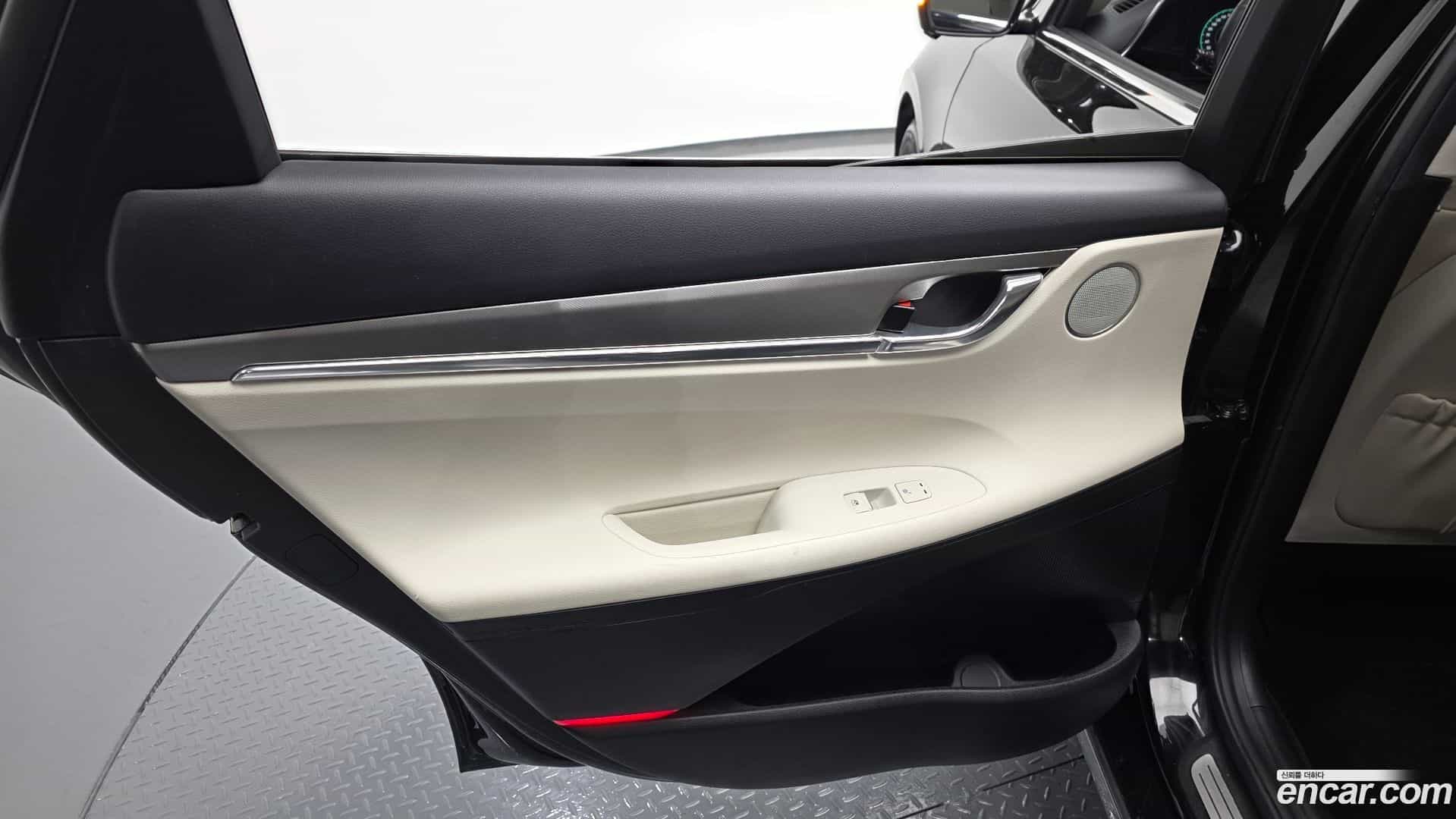 Grandeur Hyundai 2022.3-INNER-035