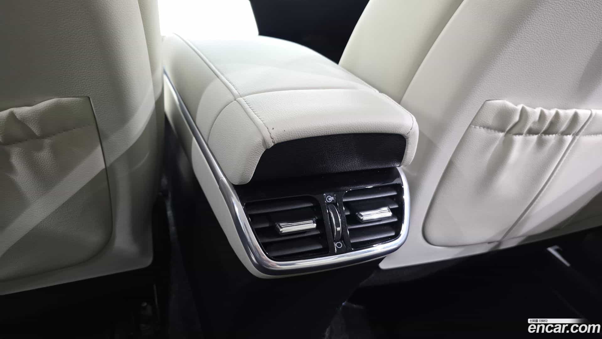Grandeur Hyundai 2022.3-OPTION-041
