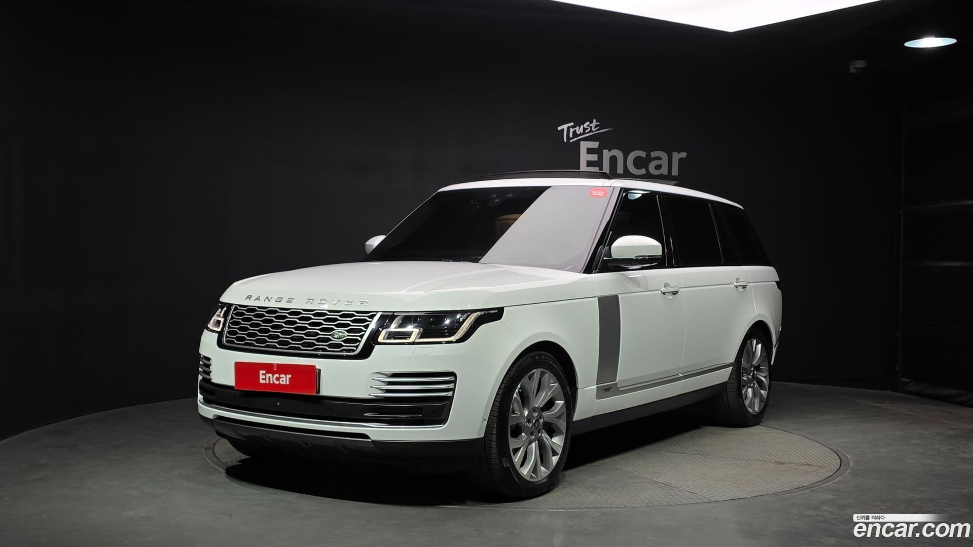Main__Slider__Photo:Range Rover Land Rover 2019.10-0