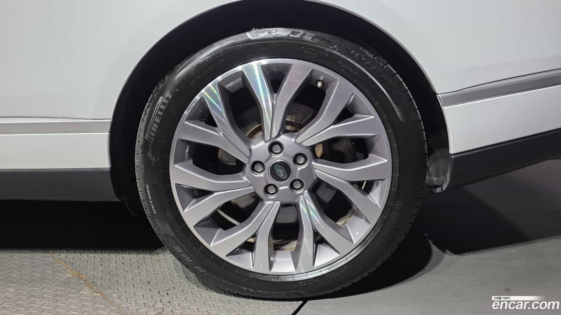 Range Rover Land Rover 2019.10-OUTER-031