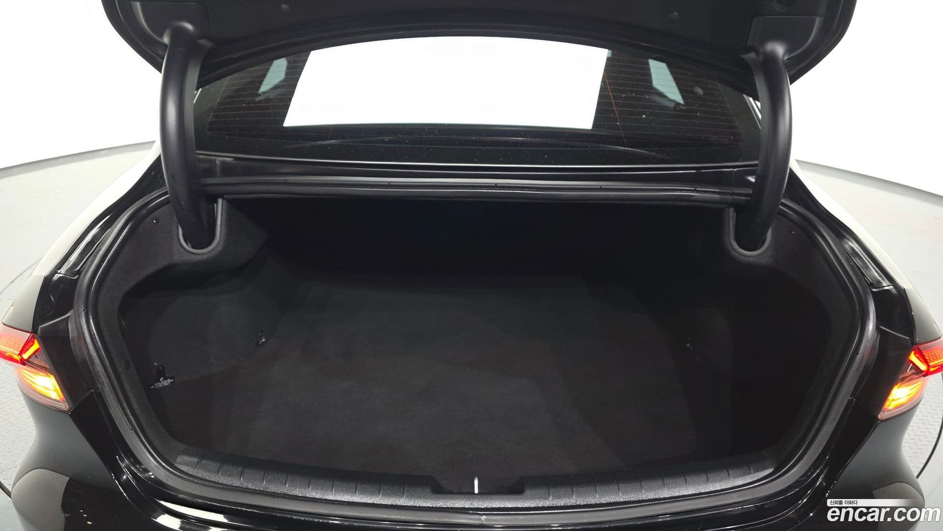 Main__Slider__Photo:Grandeur Hyundai 2022.3-29