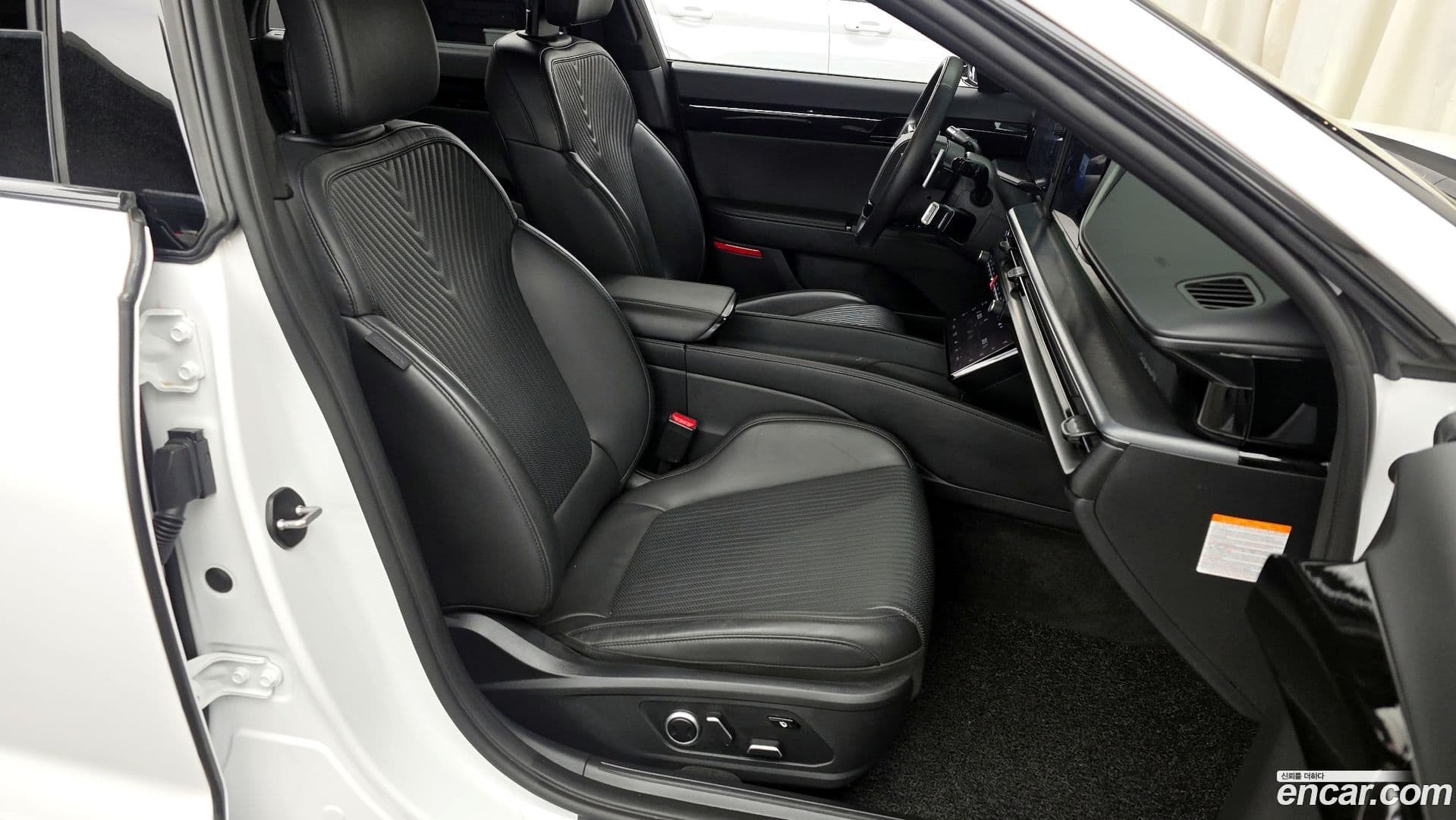 Main__Slider__Photo:Grandeur Hyundai 2023.10-10