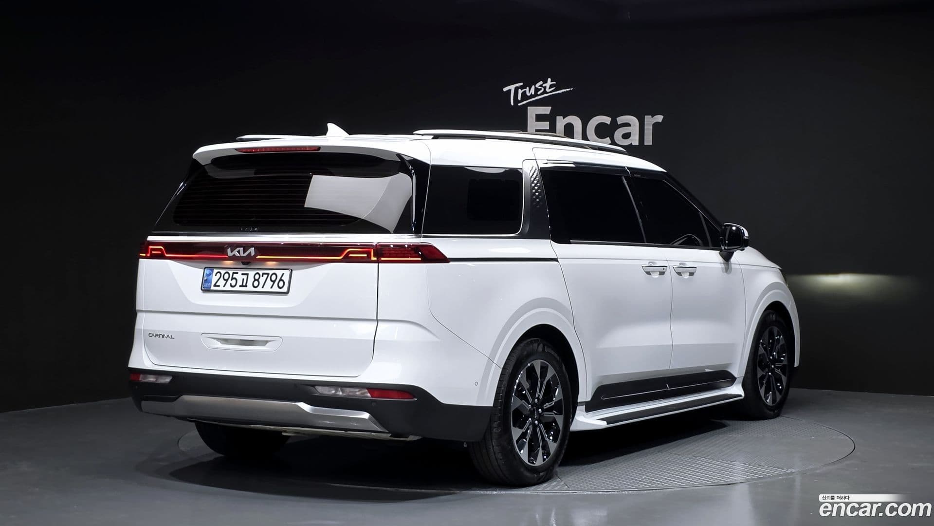 Main__Slider__Photo:Canival Kia 2023.8-1