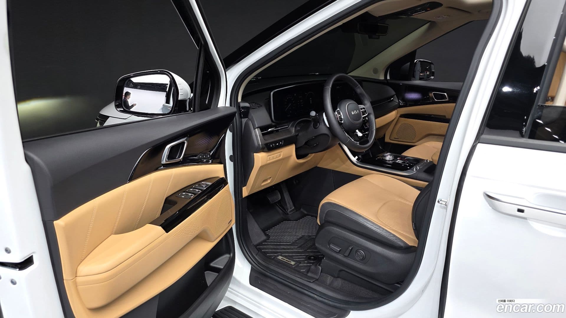 Main__Slider__Photo:Canival Kia 2023.8-9