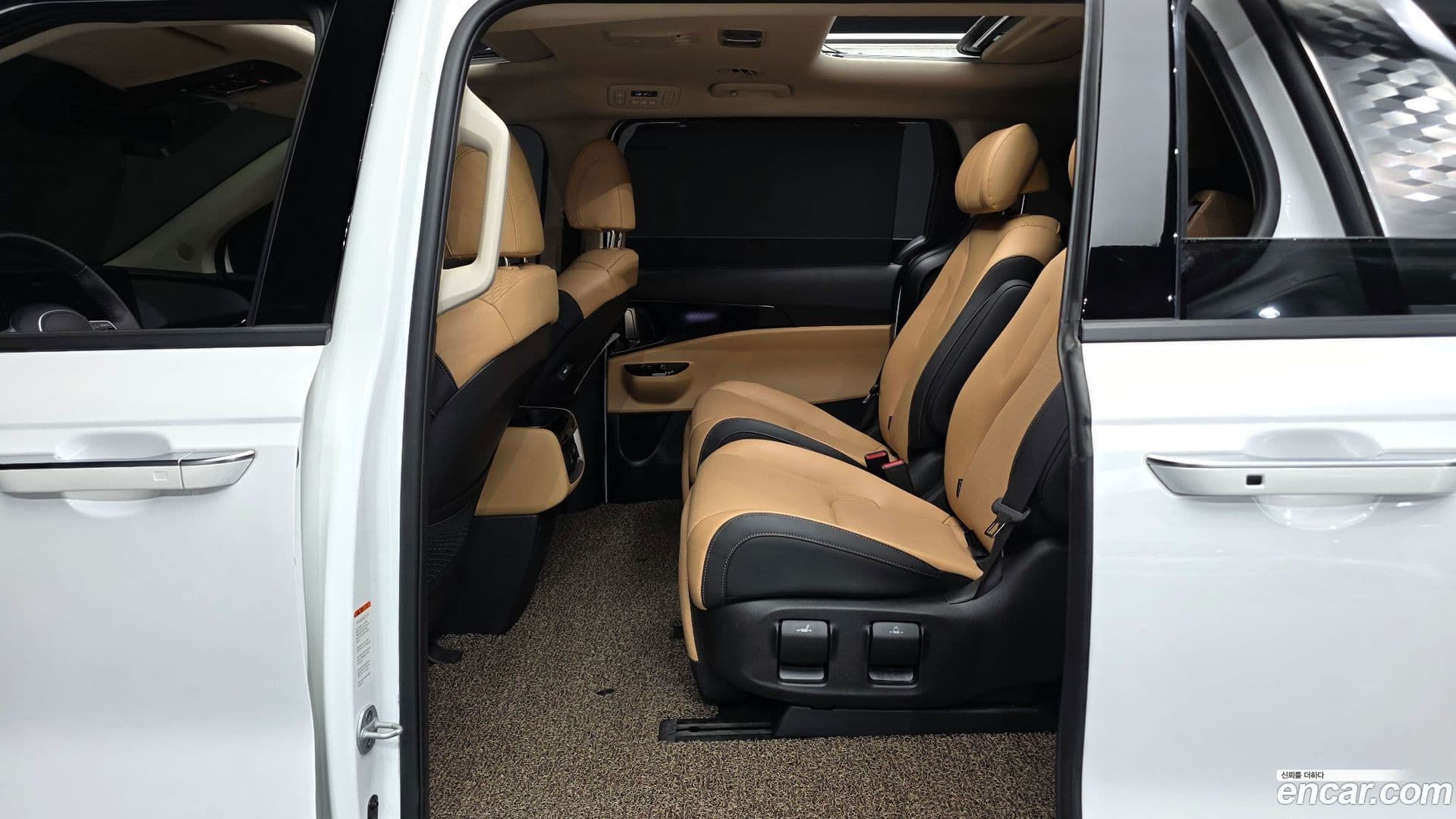 Main__Slider__Photo:Canival Kia 2023.8-10