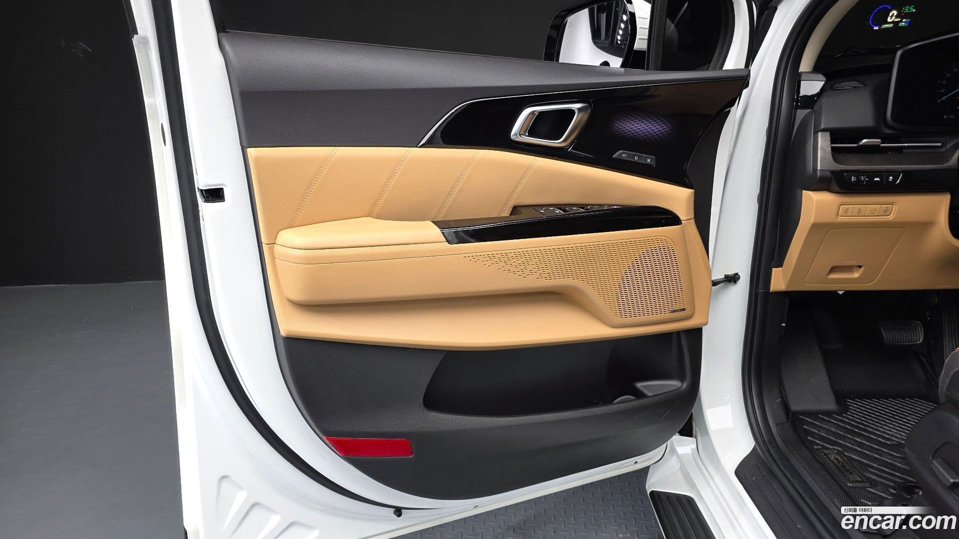 Main__Slider__Photo:Canival Kia 2023.8-23