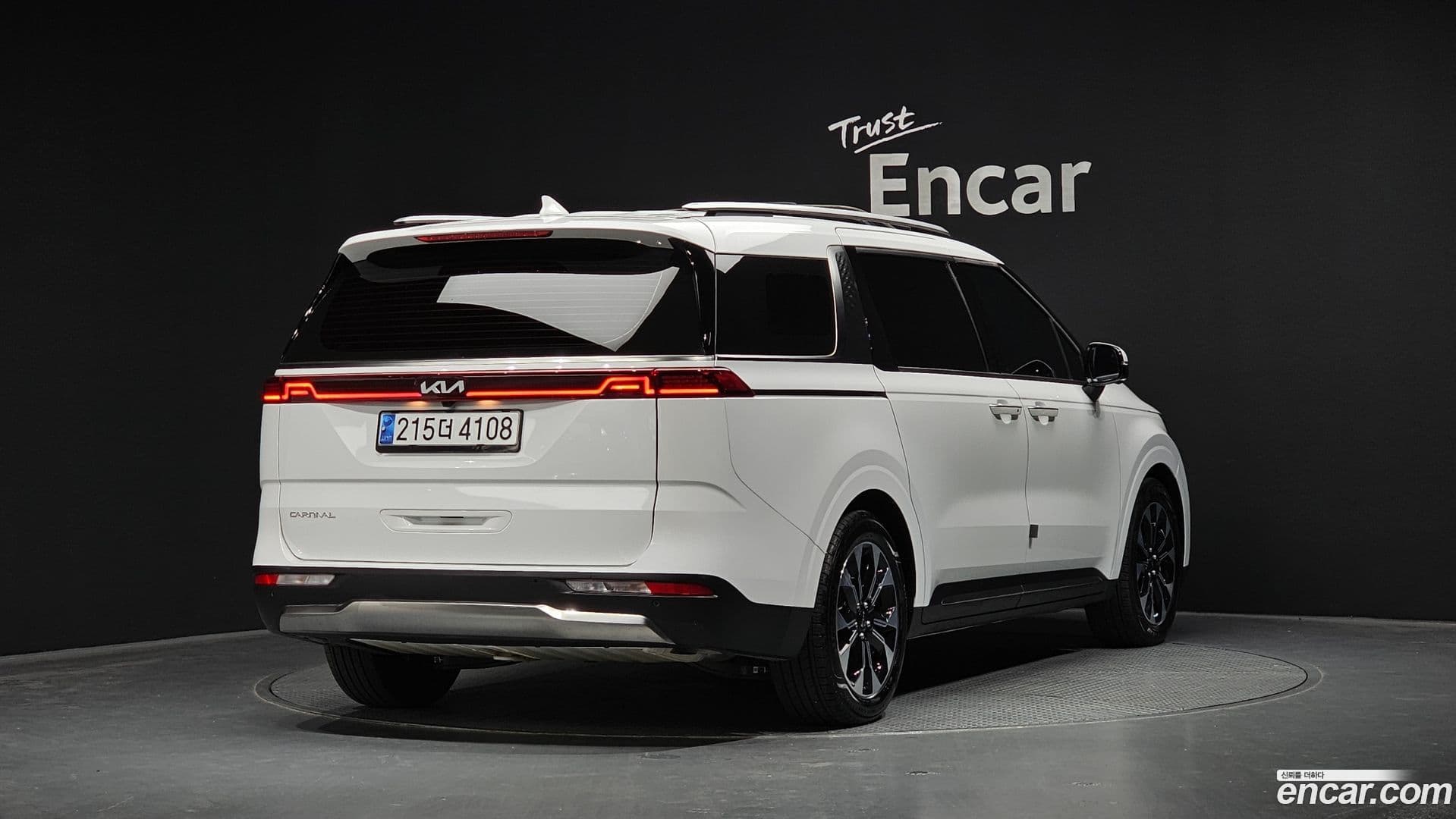 Main__Slider__Photo:Canival Kia 2023.6-1