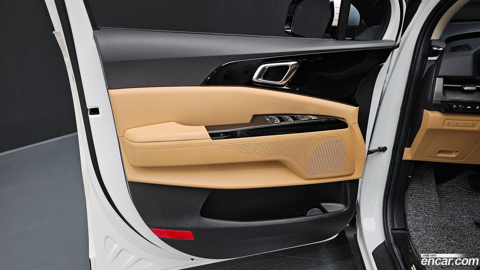 Main__Slider__Photo:Canival Kia 2023.6-23