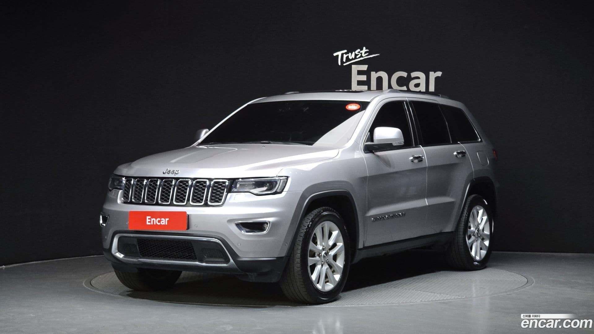 Main__Slider__Photo:Cherokee Jeep 2017.6-0