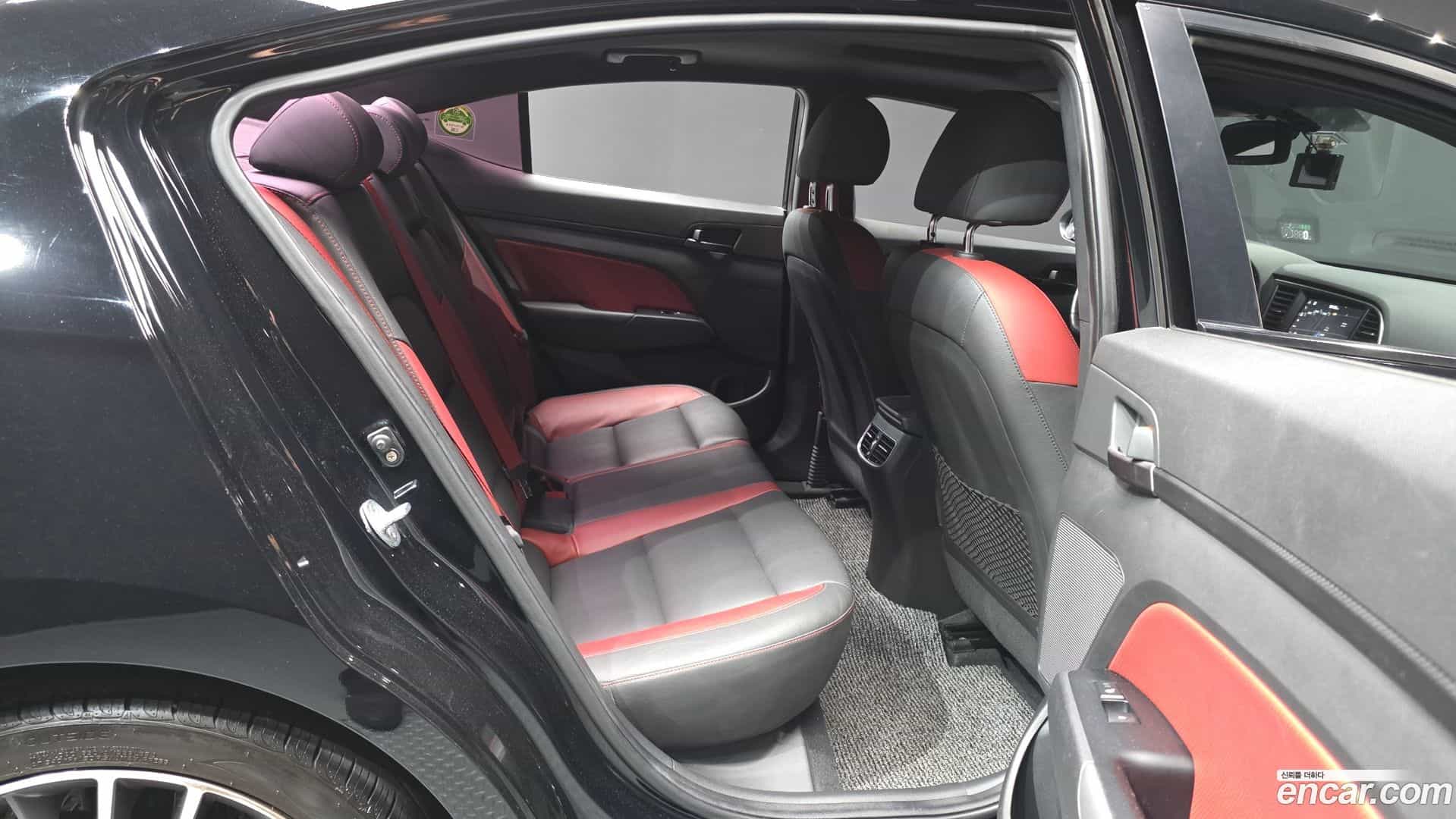 AVANTE Hyundai 2017.8-OPTION-016