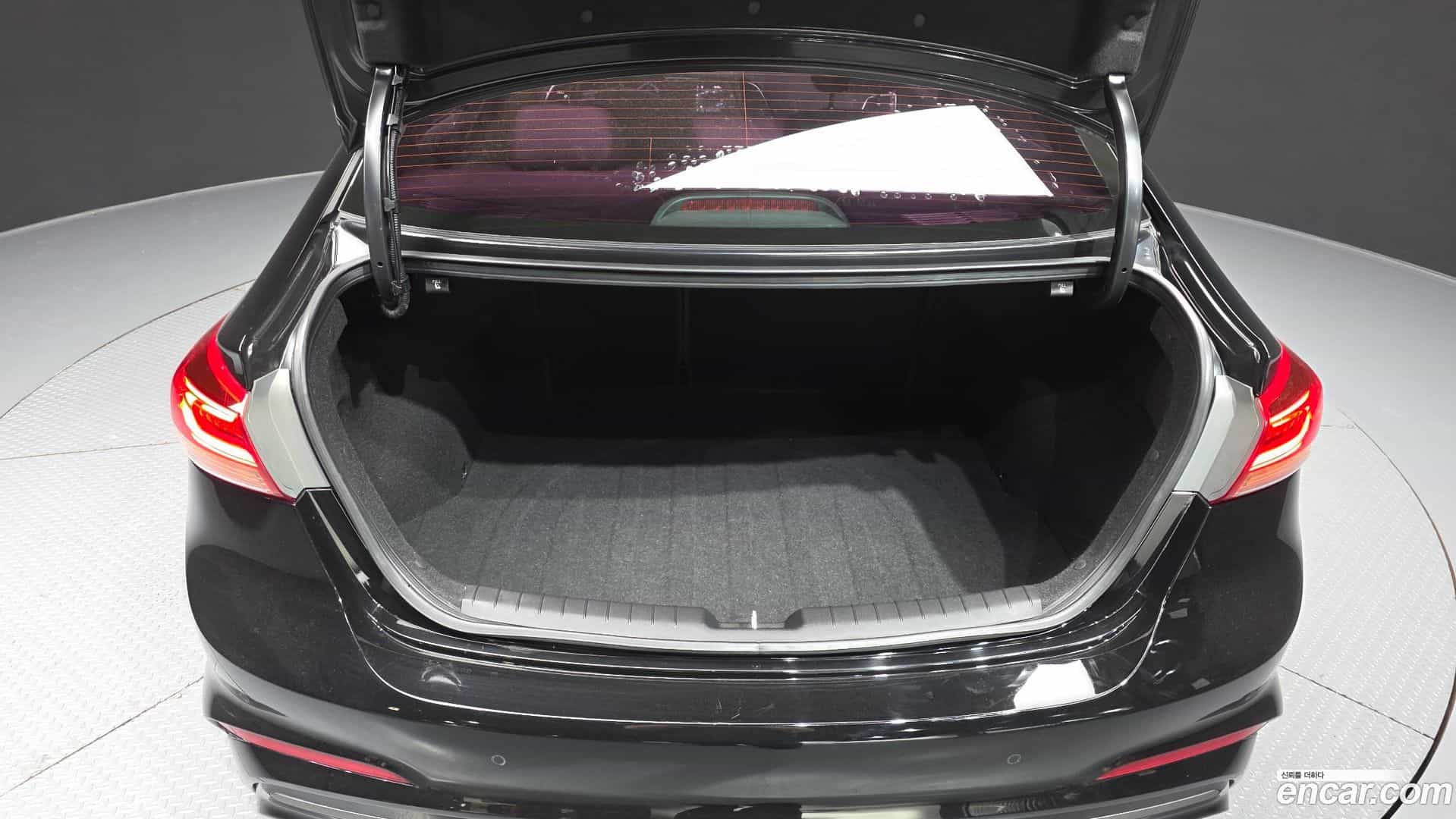 AVANTE Hyundai 2017.8-OPTION-024