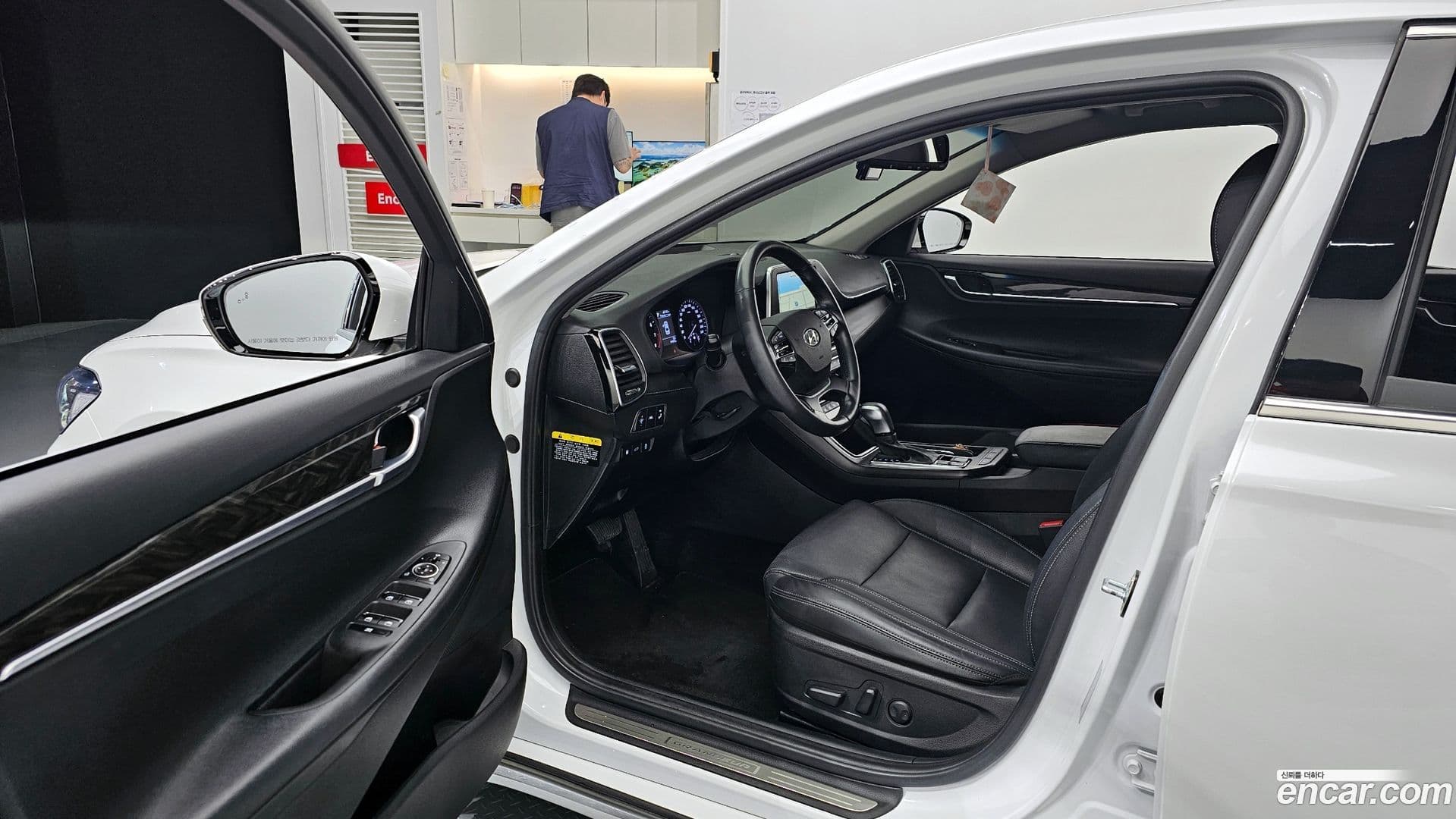 Main__Slider__Photo:Grandeur Hyundai 2018.2-9