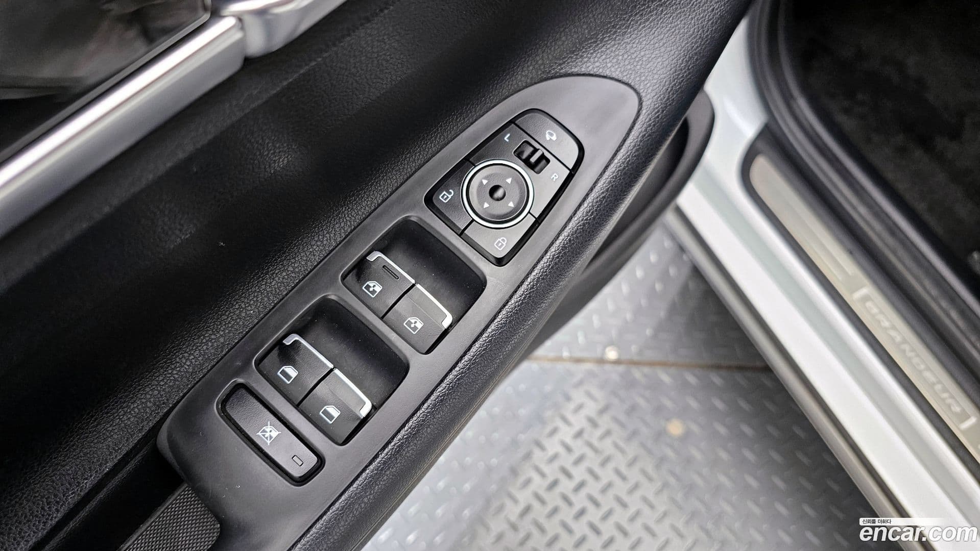 Main__Slider__Photo:Grandeur Hyundai 2018.2-15