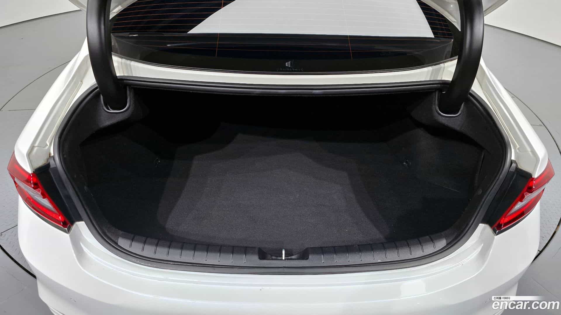 Grandeur Hyundai 2018.2-OPTION-024