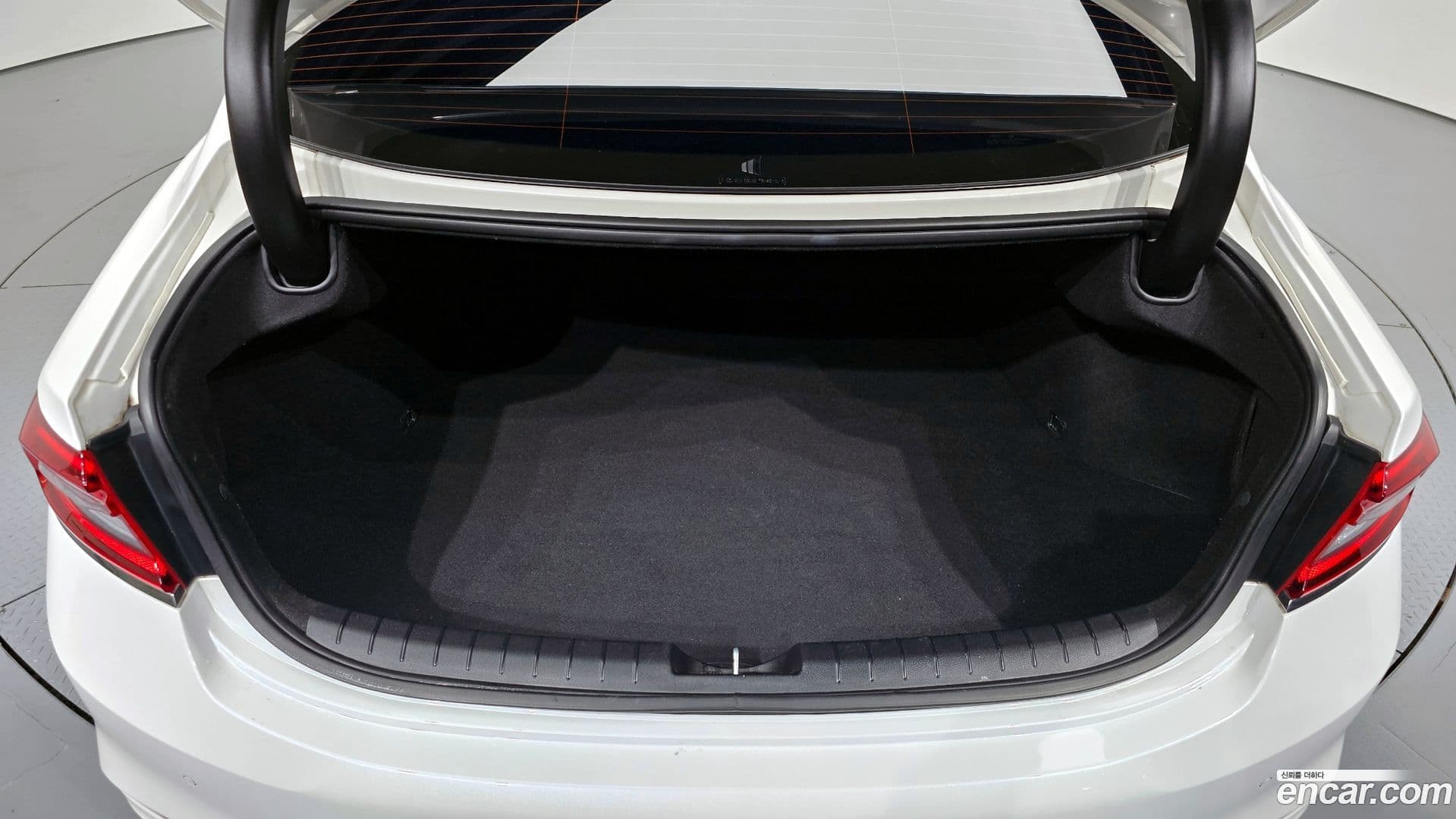 Main__Slider__Photo:Grandeur Hyundai 2018.2-19