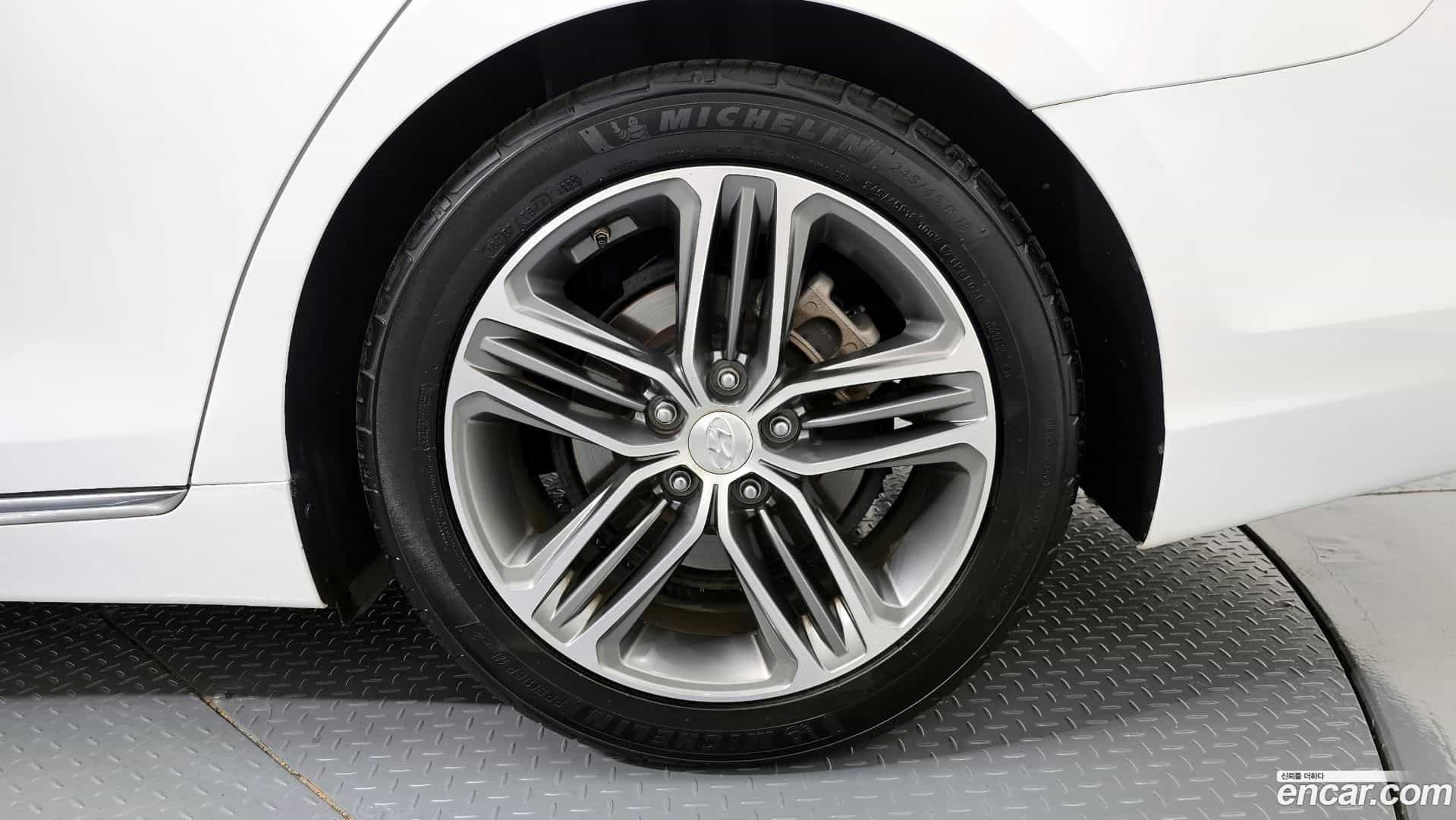 Grandeur Hyundai 2018.2-OUTER-031