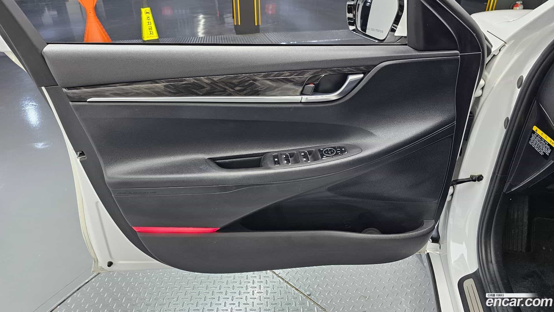 Grandeur Hyundai 2018.2-INNER-034