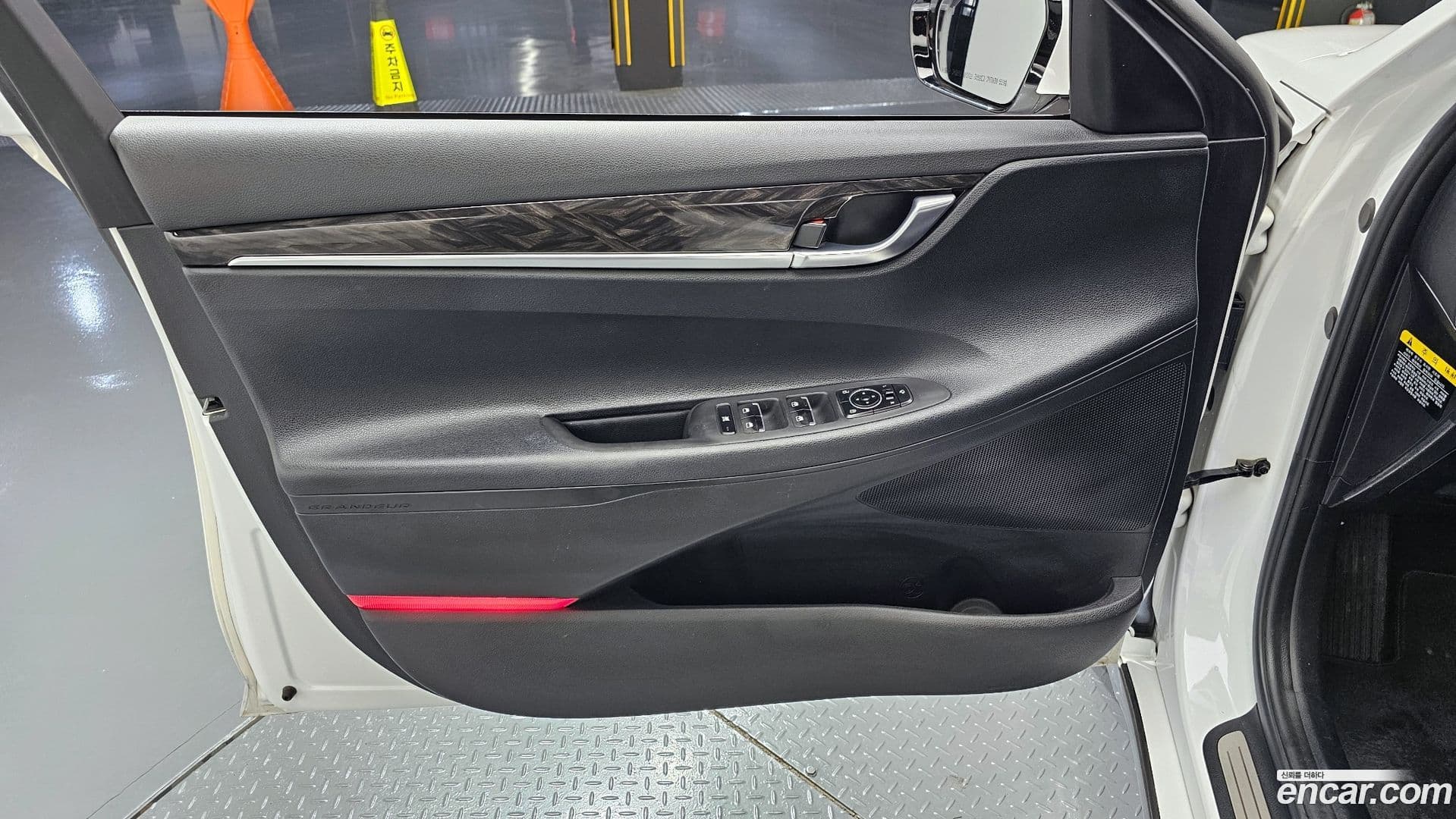 Main__Slider__Photo:Grandeur Hyundai 2018.2-23