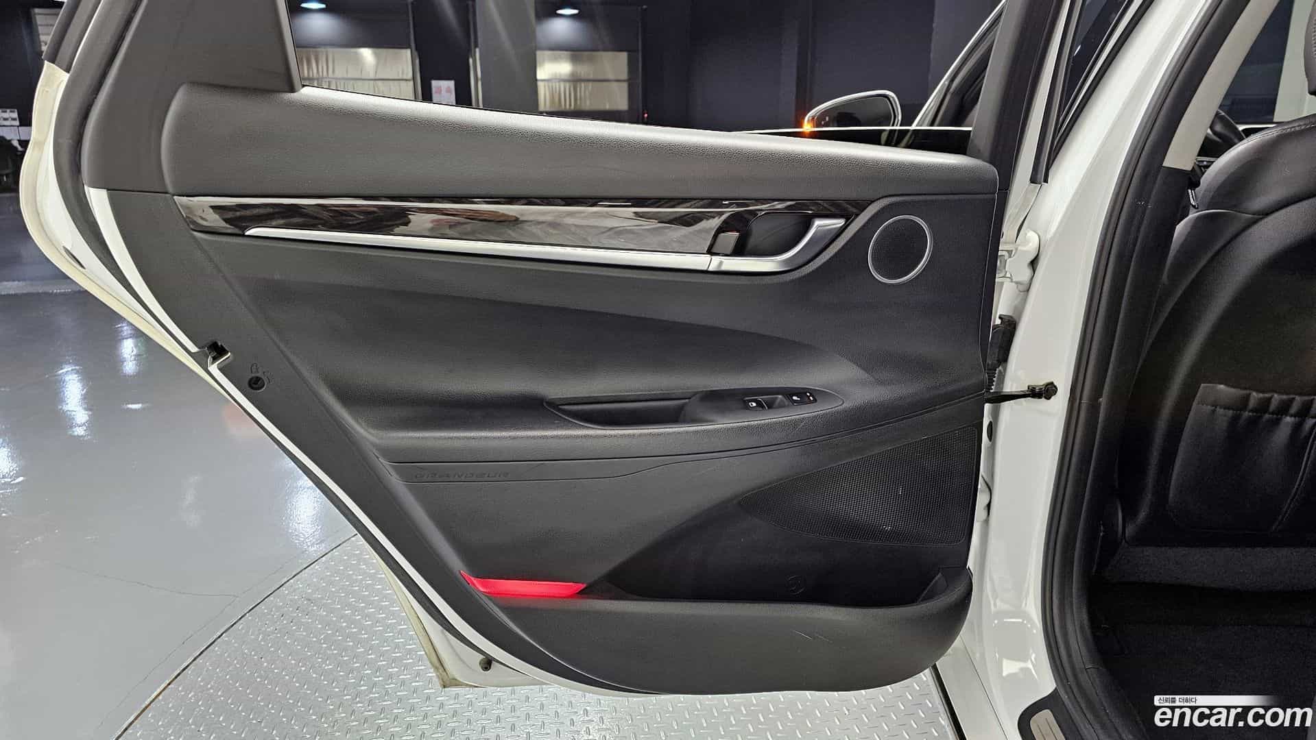 Grandeur Hyundai 2018.2-INNER-035