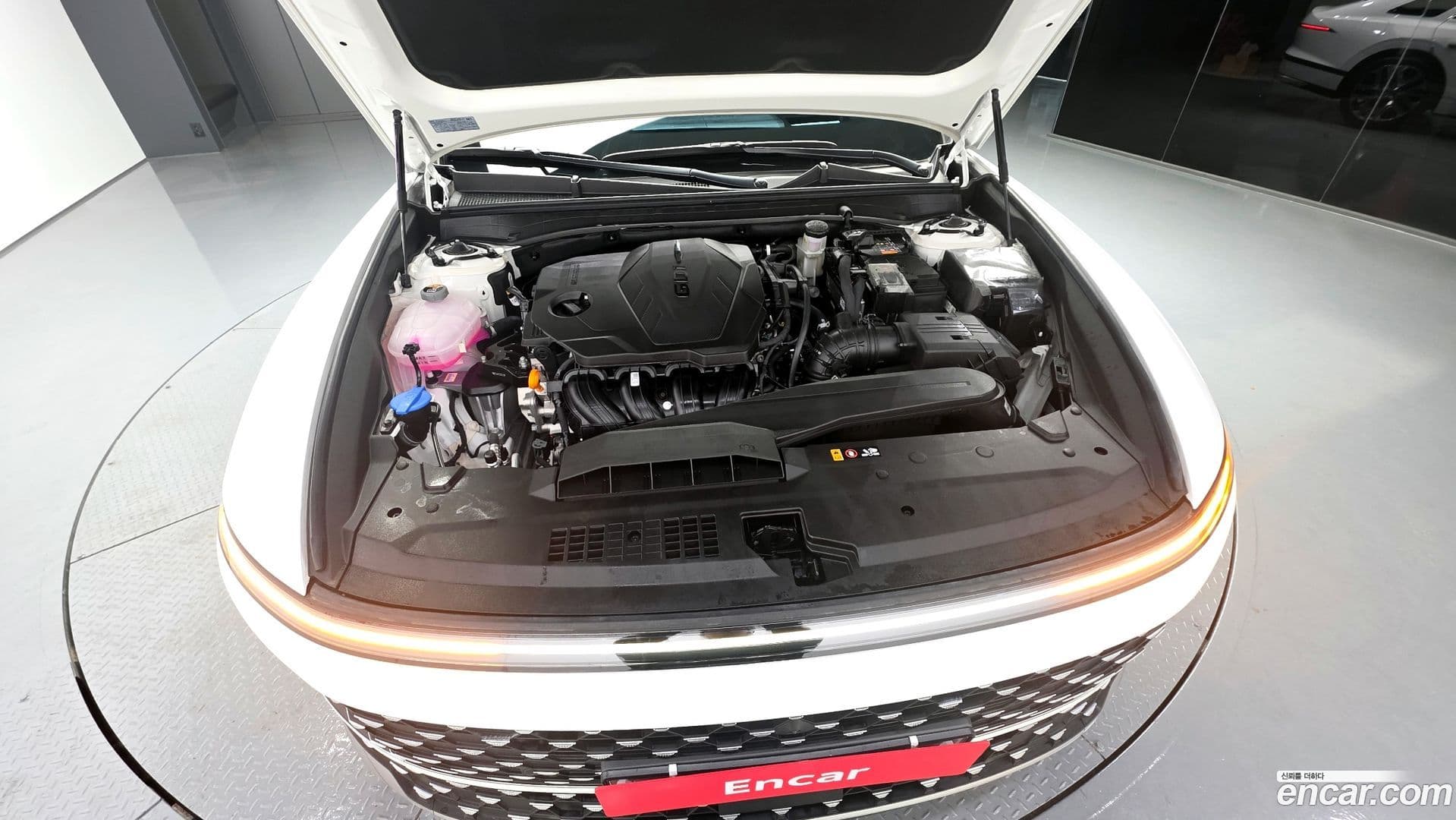 Main__Slider__Photo:Grandeur Hyundai 2025.1-5