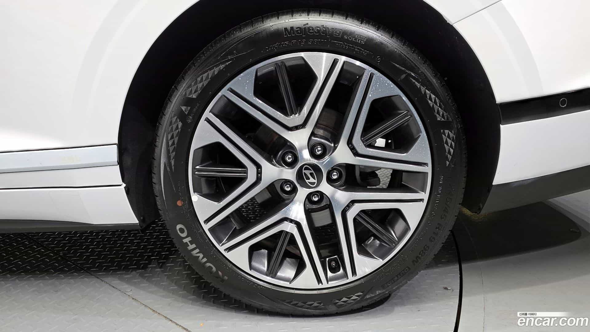 Grandeur Hyundai 2025.1-OUTER-031