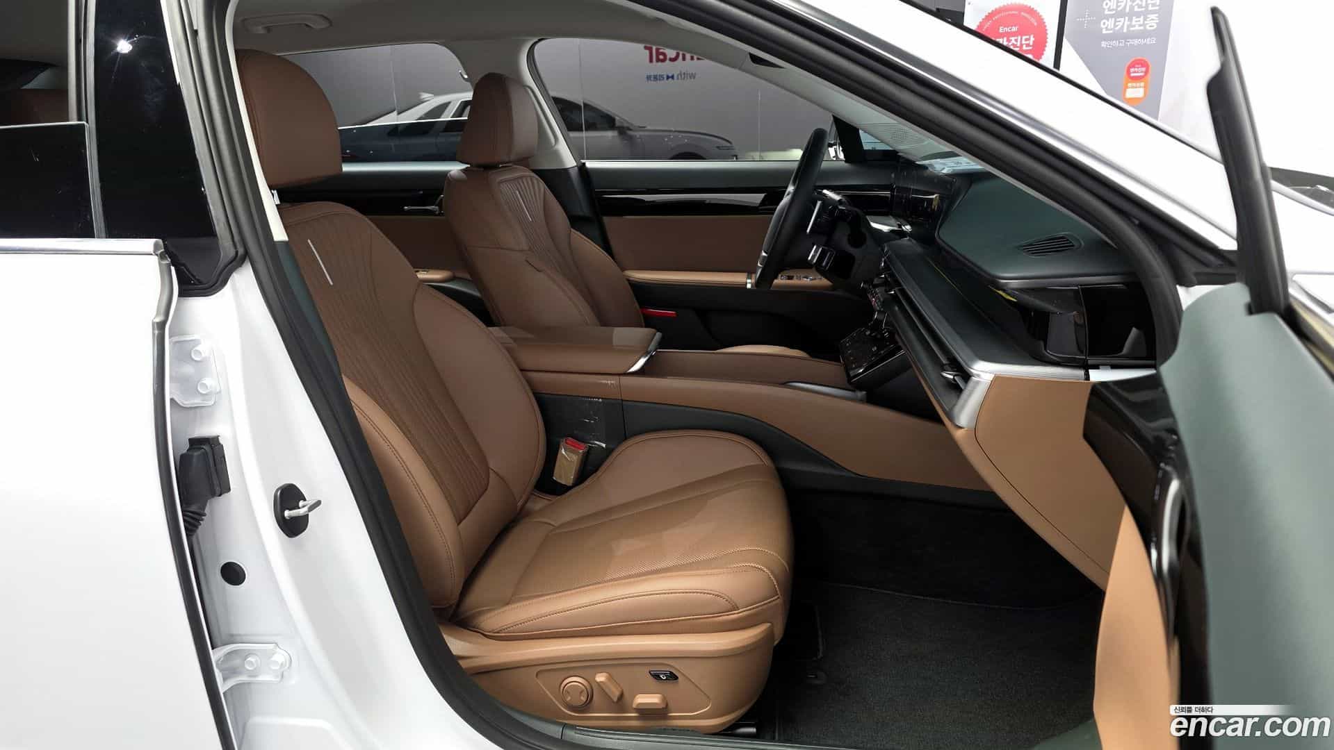 Grandeur Hyundai 2025.1-INNER-036