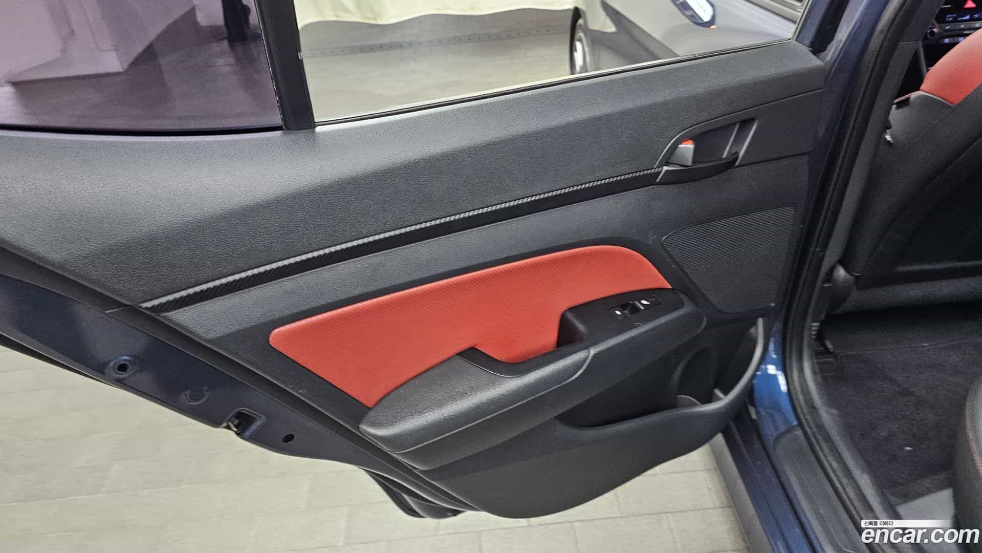AVANTE Hyundai 2018.10-INNER-035