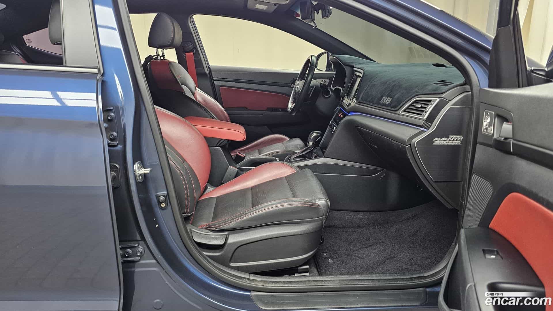AVANTE Hyundai 2018.10-INNER-036