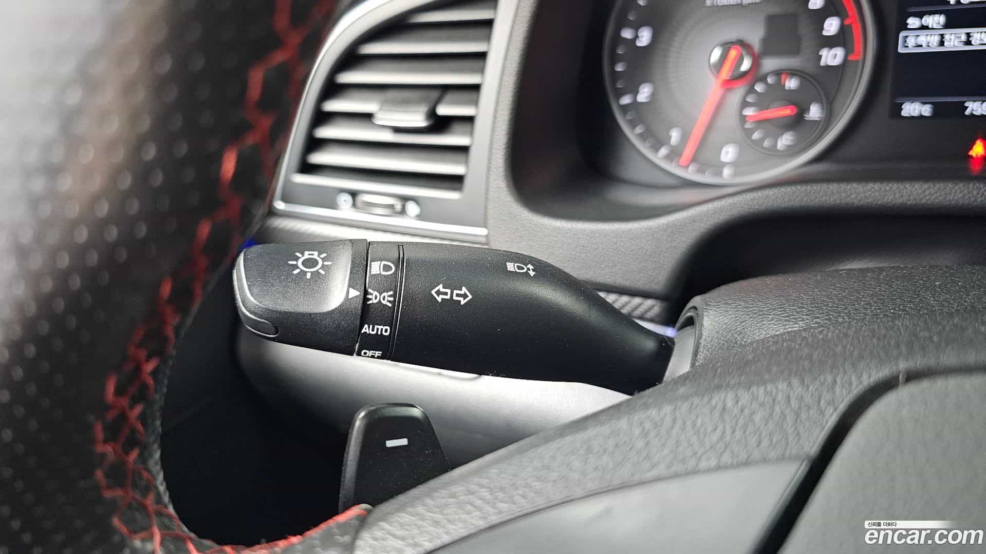AVANTE Hyundai 2018.10-OPTION-043