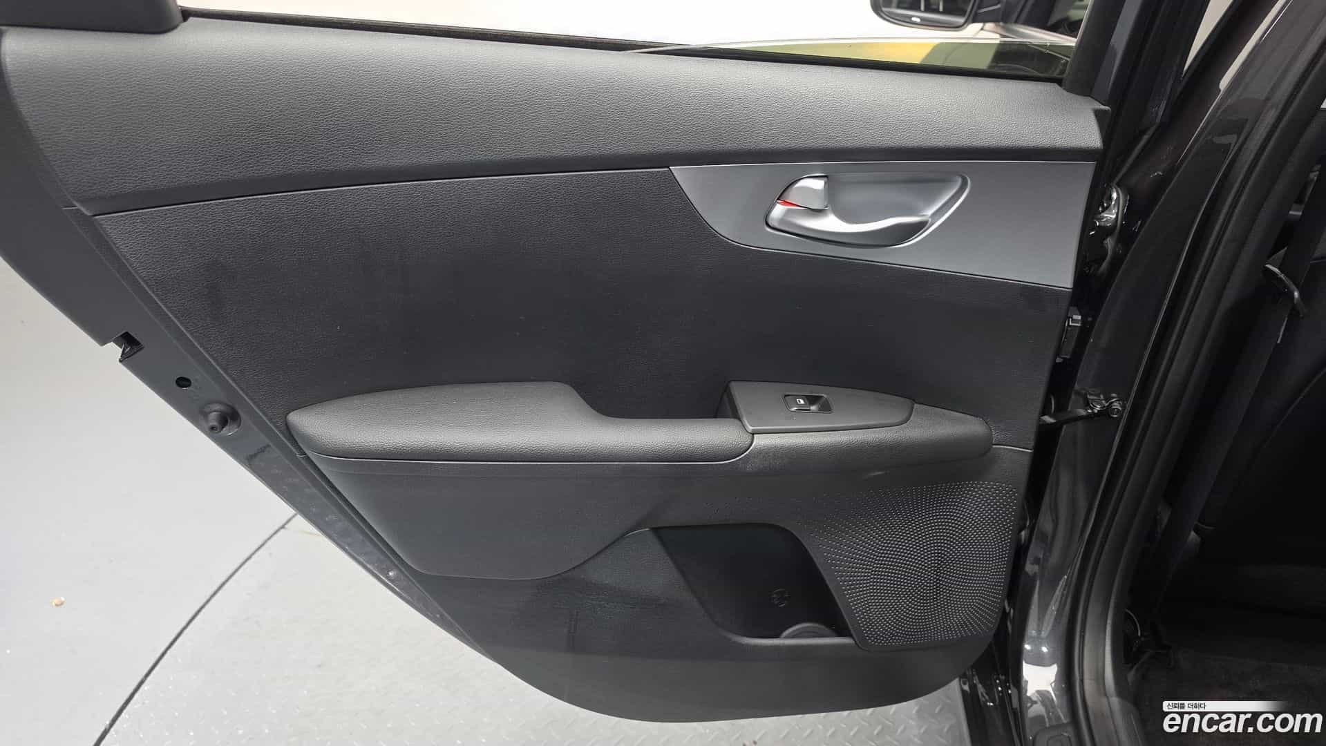 K3 Kia 2023.1-INNER-035