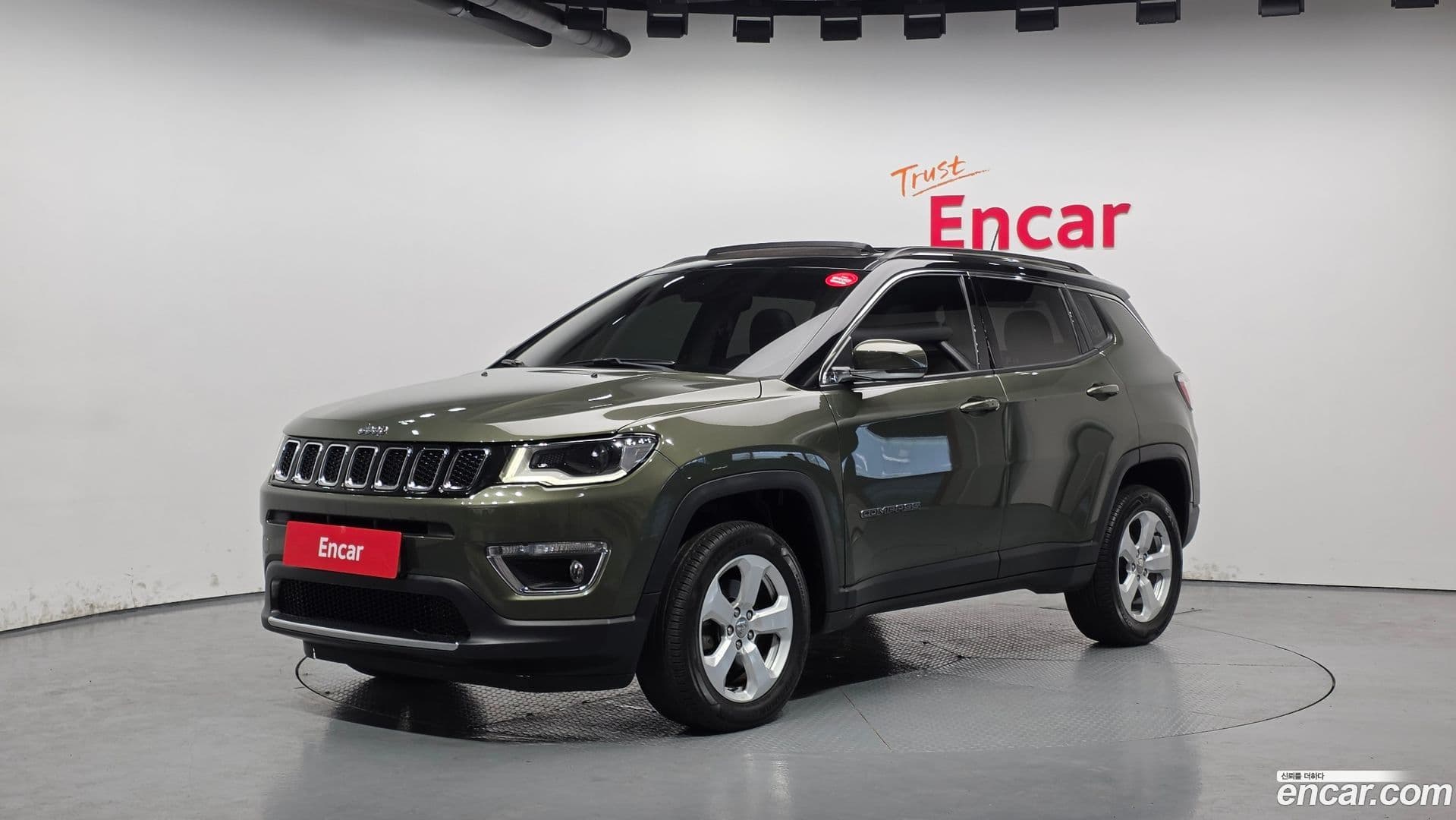 Main__Slider__Photo:Compass Jeep 2019.3-0