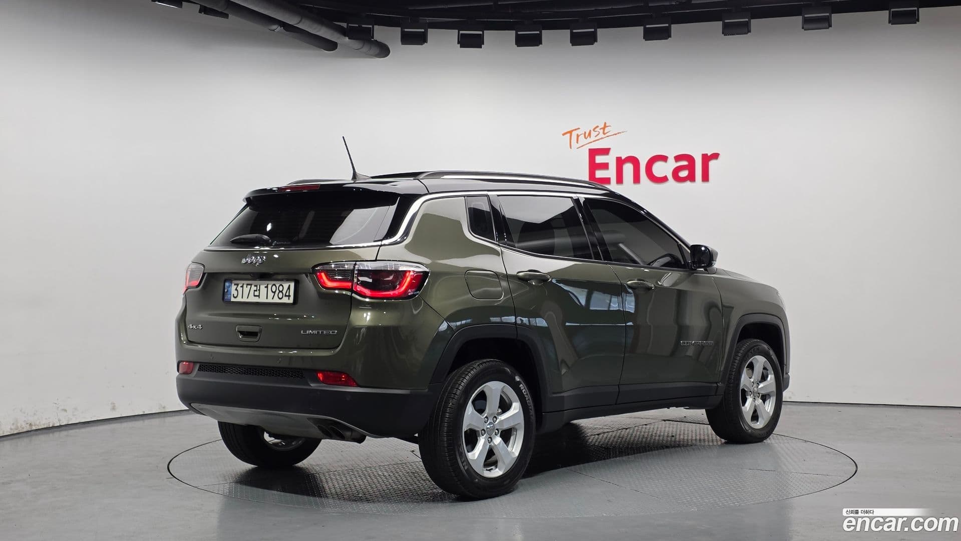 Main__Slider__Photo:Compass Jeep 2019.3-1