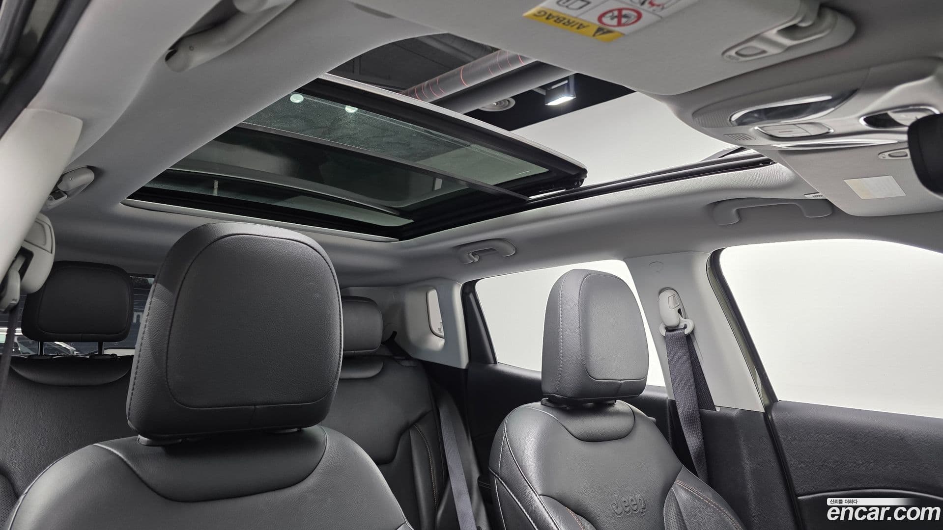 Main__Slider__Photo:Compass Jeep 2019.3-12