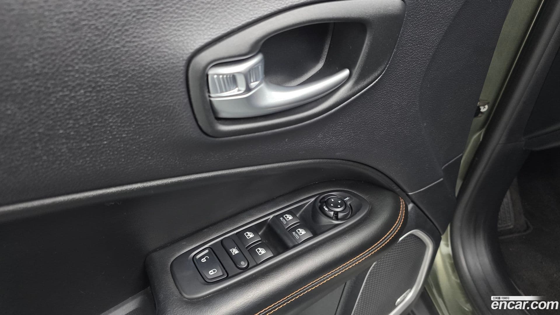 Main__Slider__Photo:Compass Jeep 2019.3-13