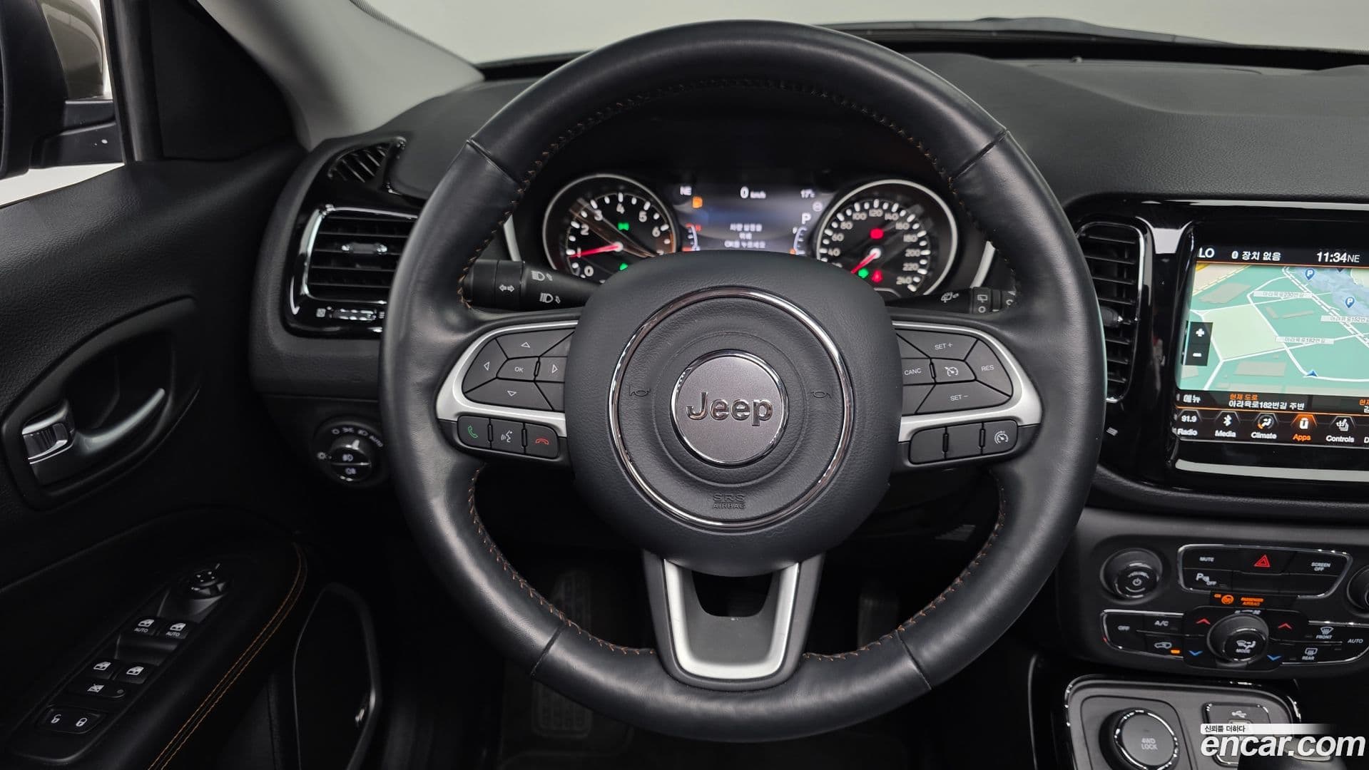 Main__Slider__Photo:Compass Jeep 2019.3-14