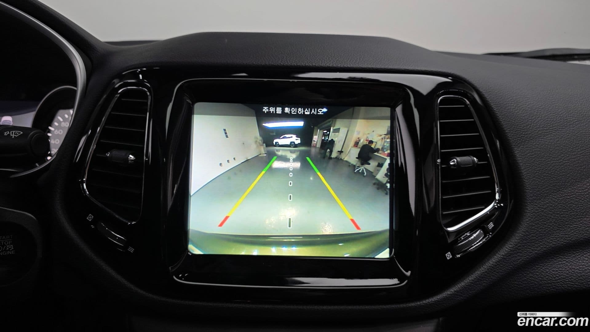 Main__Slider__Photo:Compass Jeep 2019.3-15